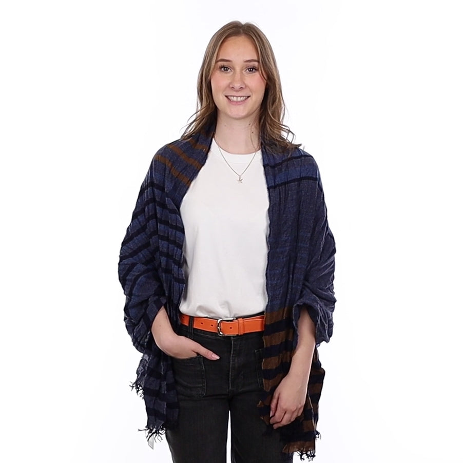 Brand New Scottish Midnight Blue and Chestnut Luxury Woven Cashmere Crinkle Wrap
