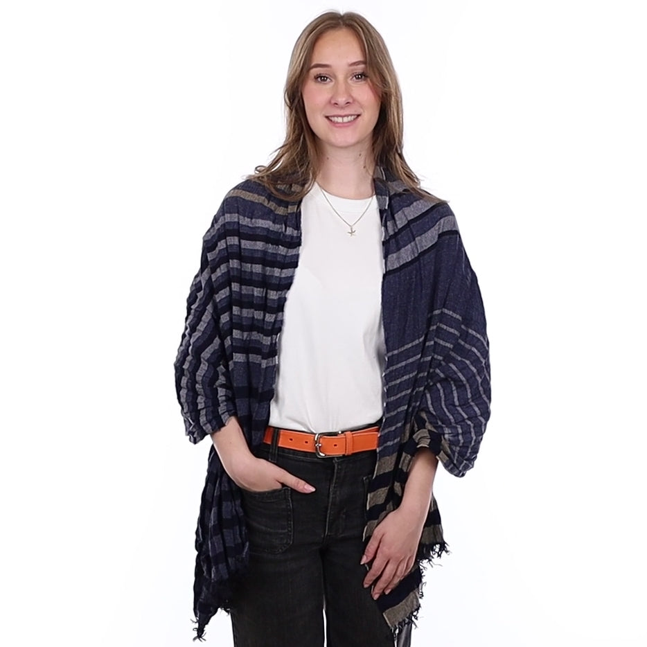Brand New Scottish Midnight Blue and Sand Luxury Woven Cashmere Crinkle Wrap