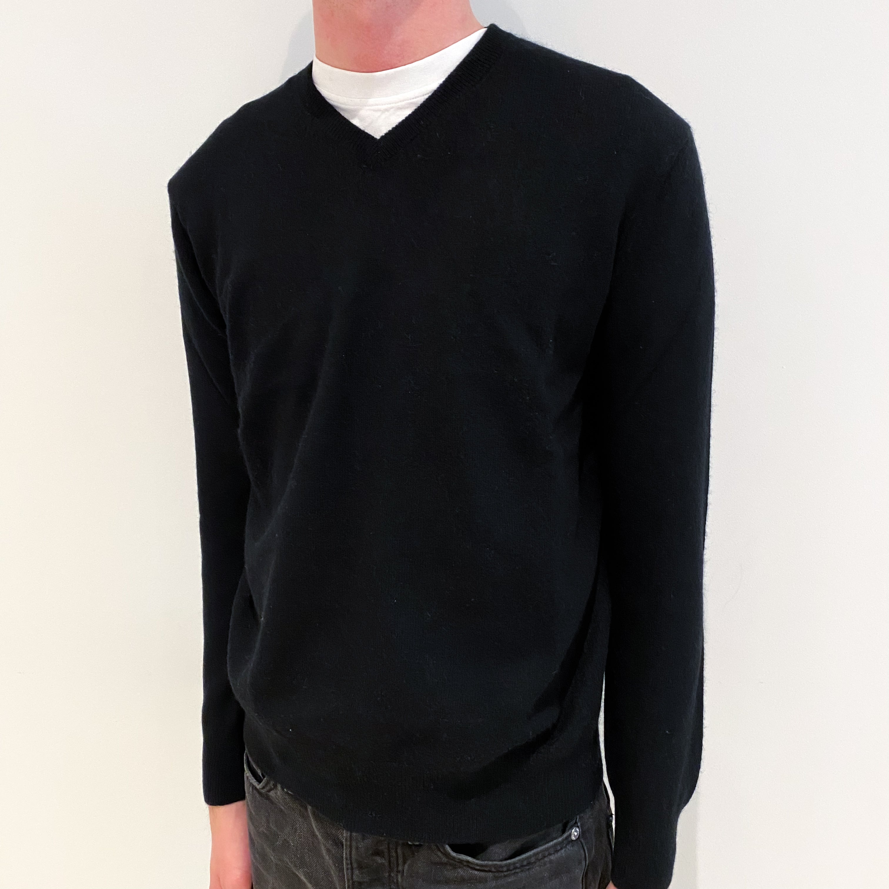 Men's Black Cashmere V-Neck Jumper Small