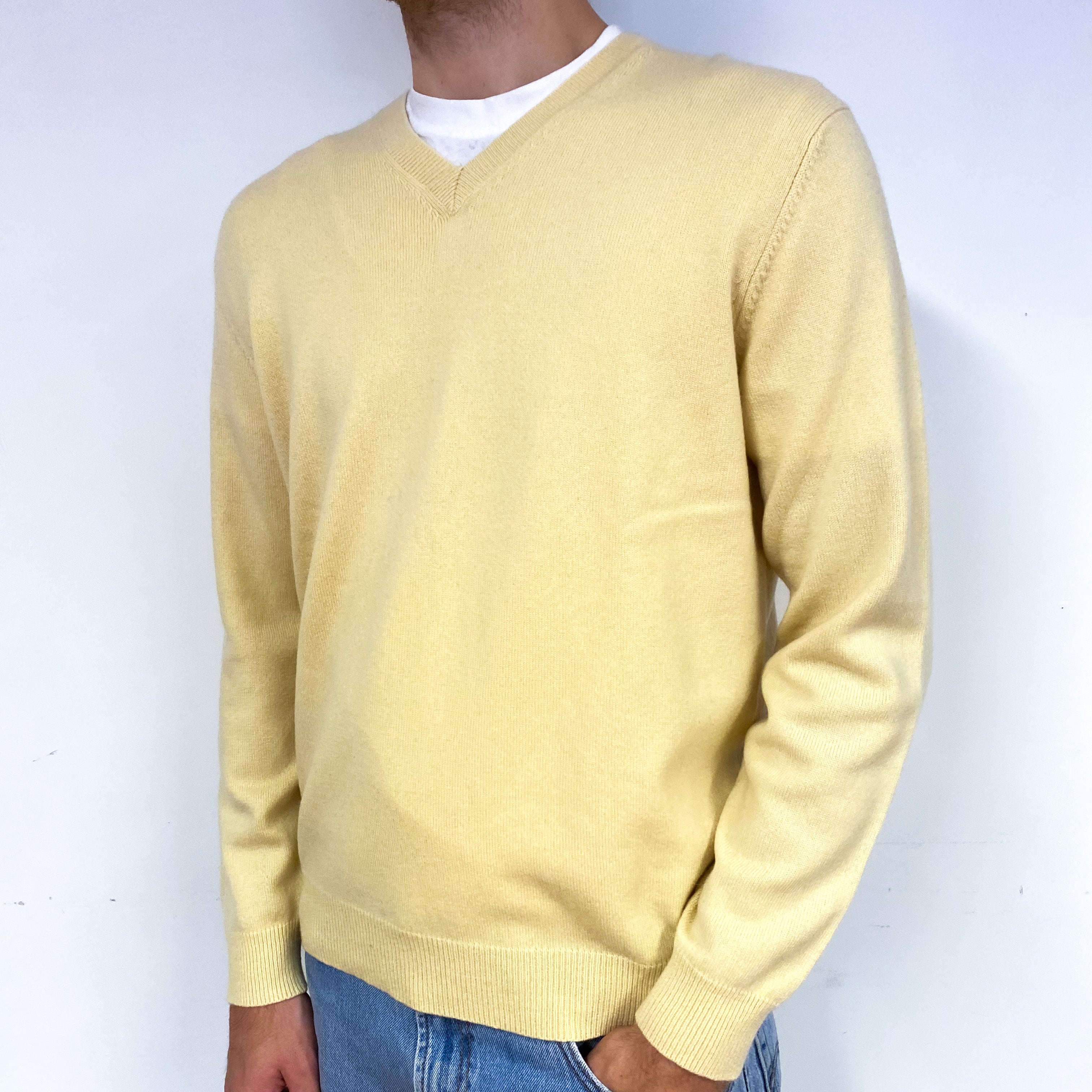 Men's Clotted Cream Cashmere V-Neck Jumper Medium