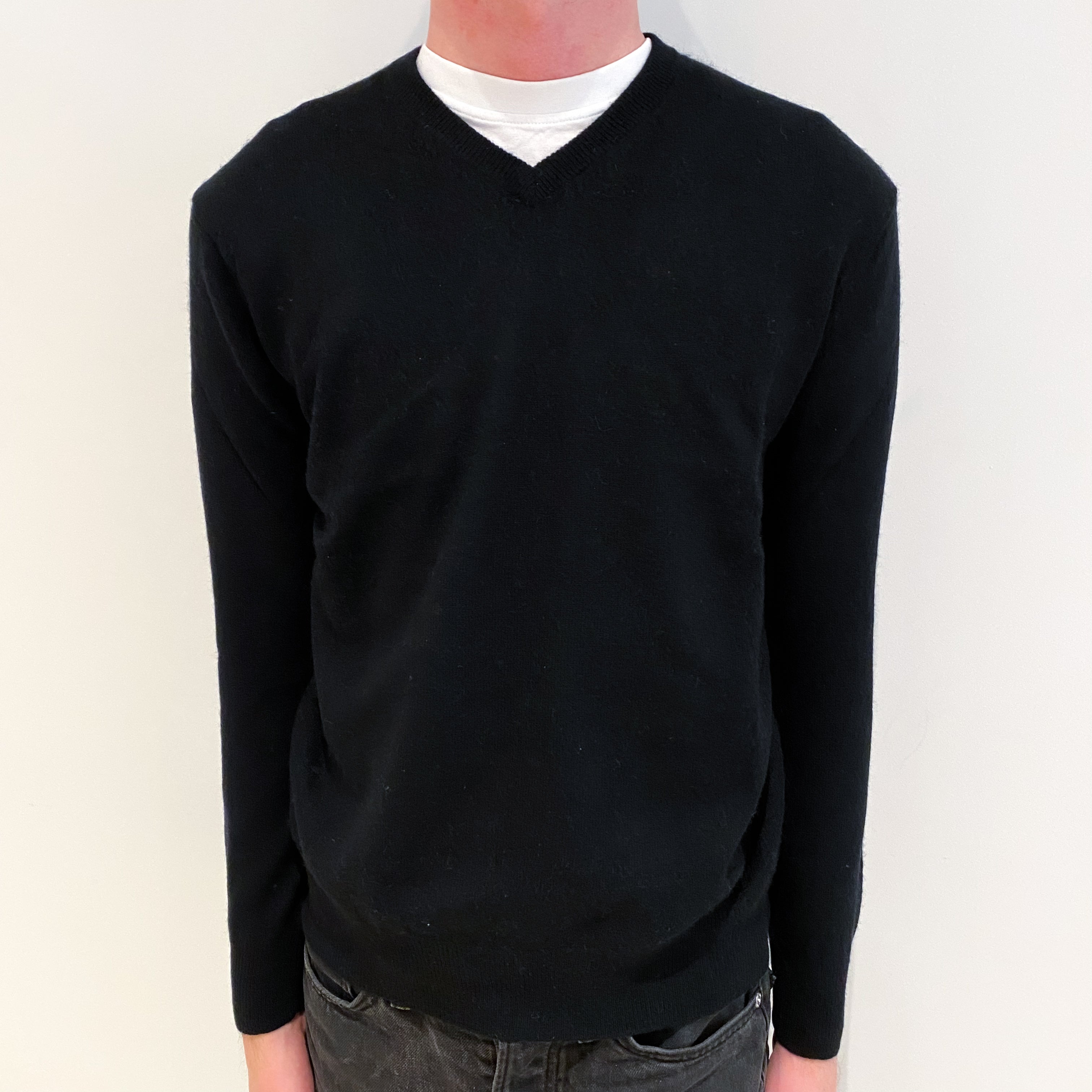 Men's Black Cashmere V-Neck Jumper Small