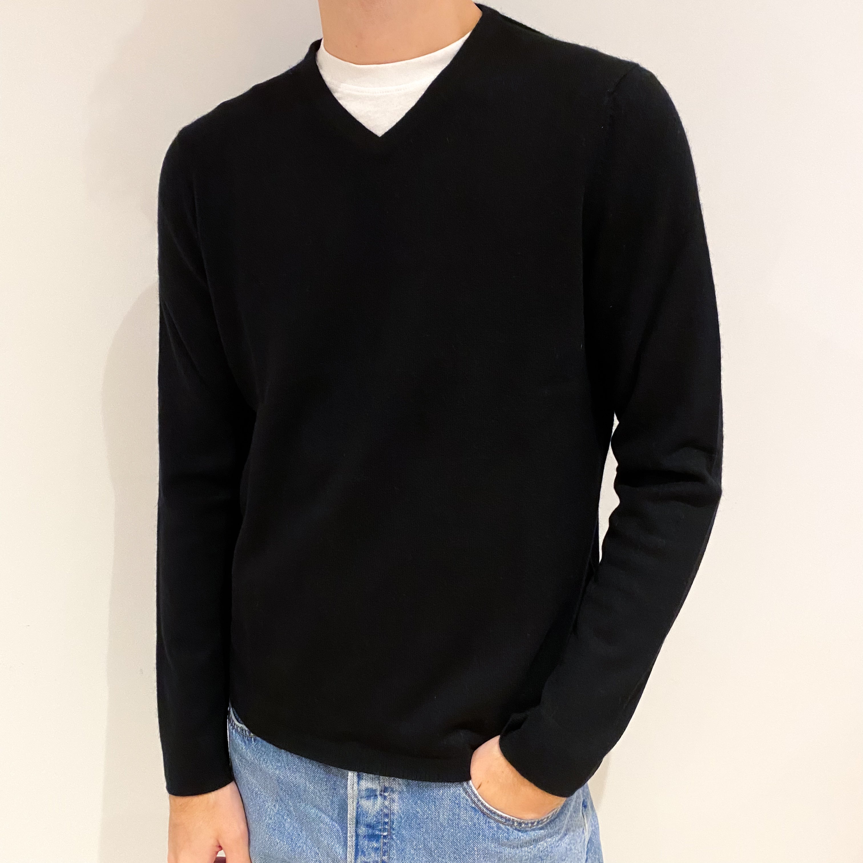 Men's Black Cashmere V Neck Jumper Large