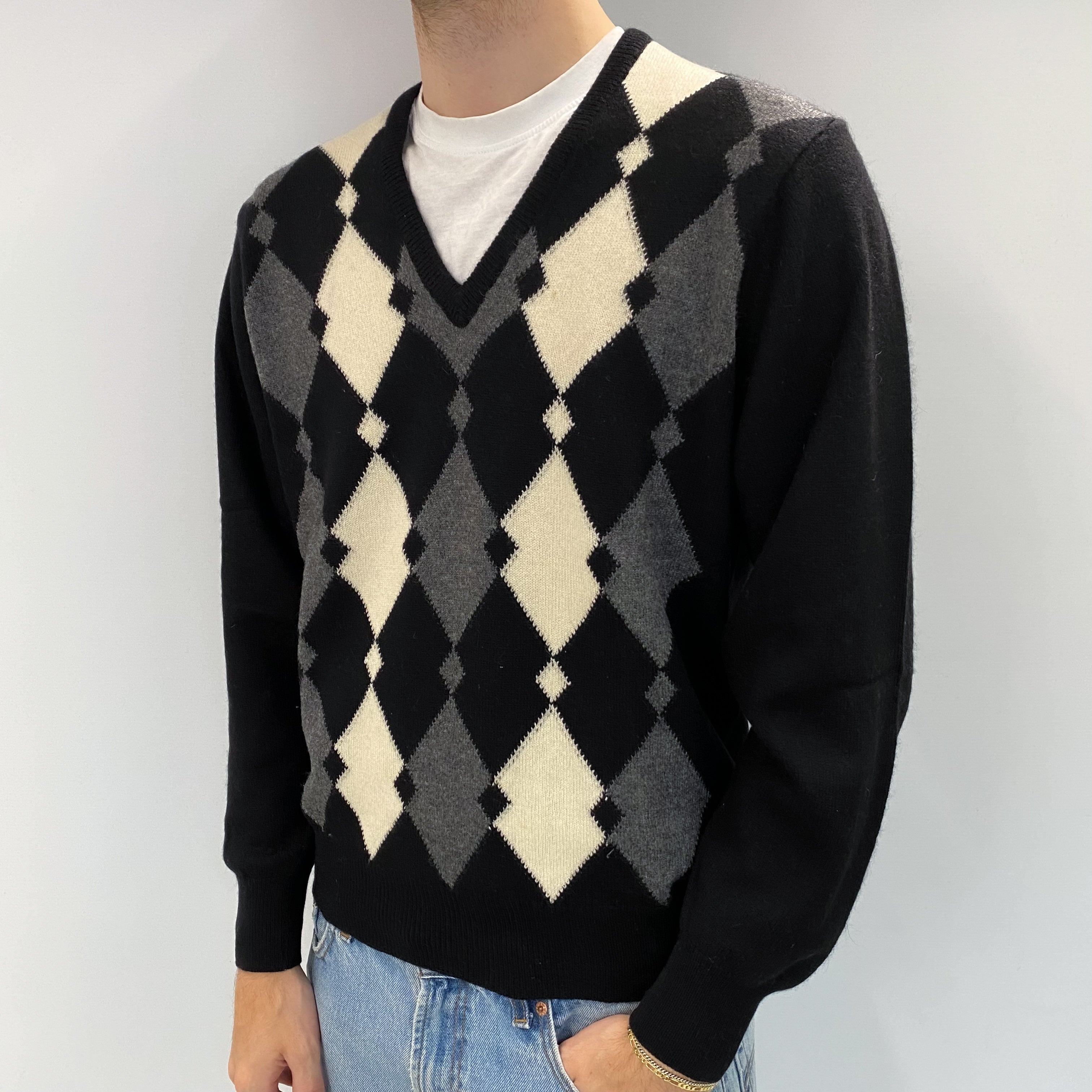 Men's Scottish Black Cream Diamond Cashmere V Neck Jumper Large