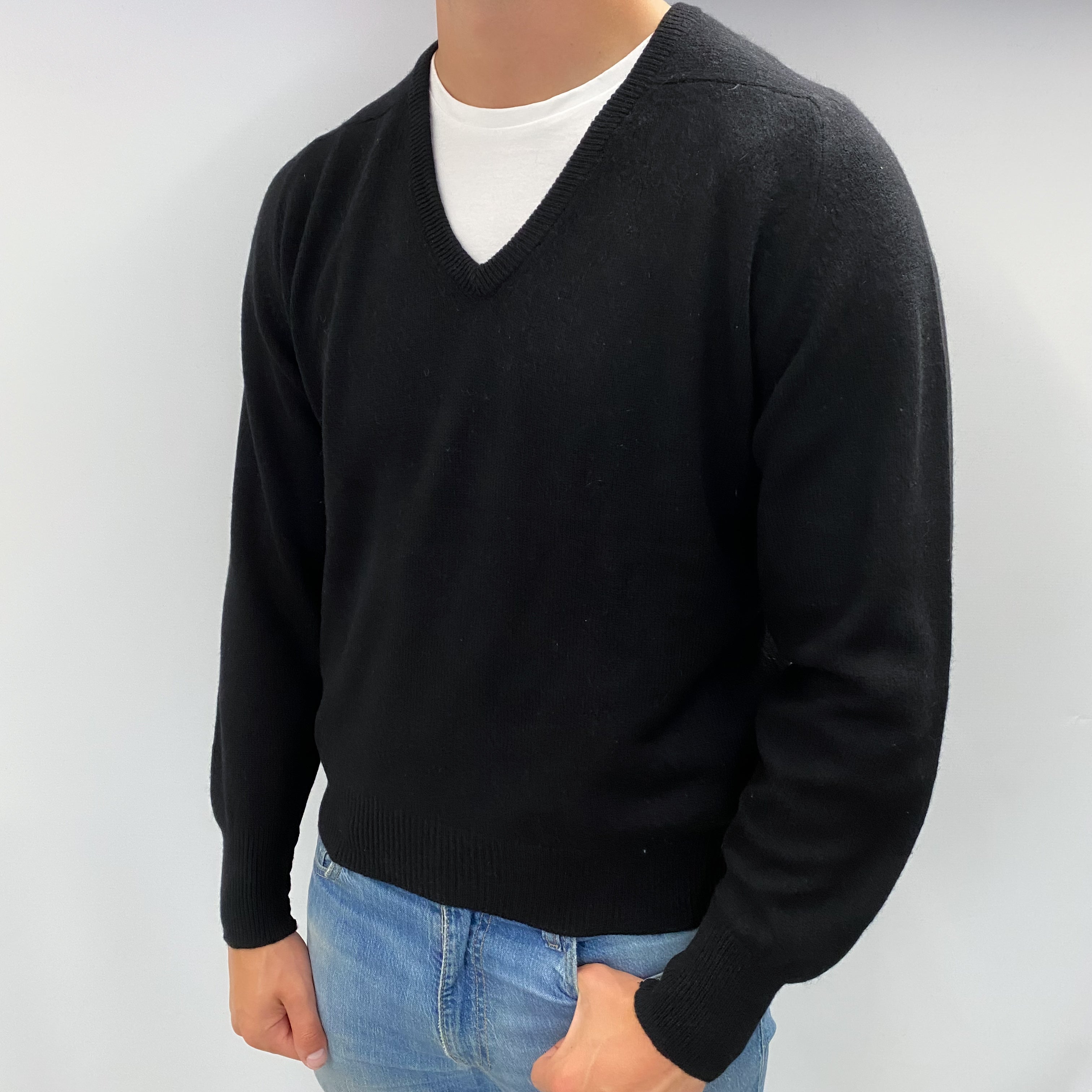 Men's Black Cashmere V Neck Jumper XL