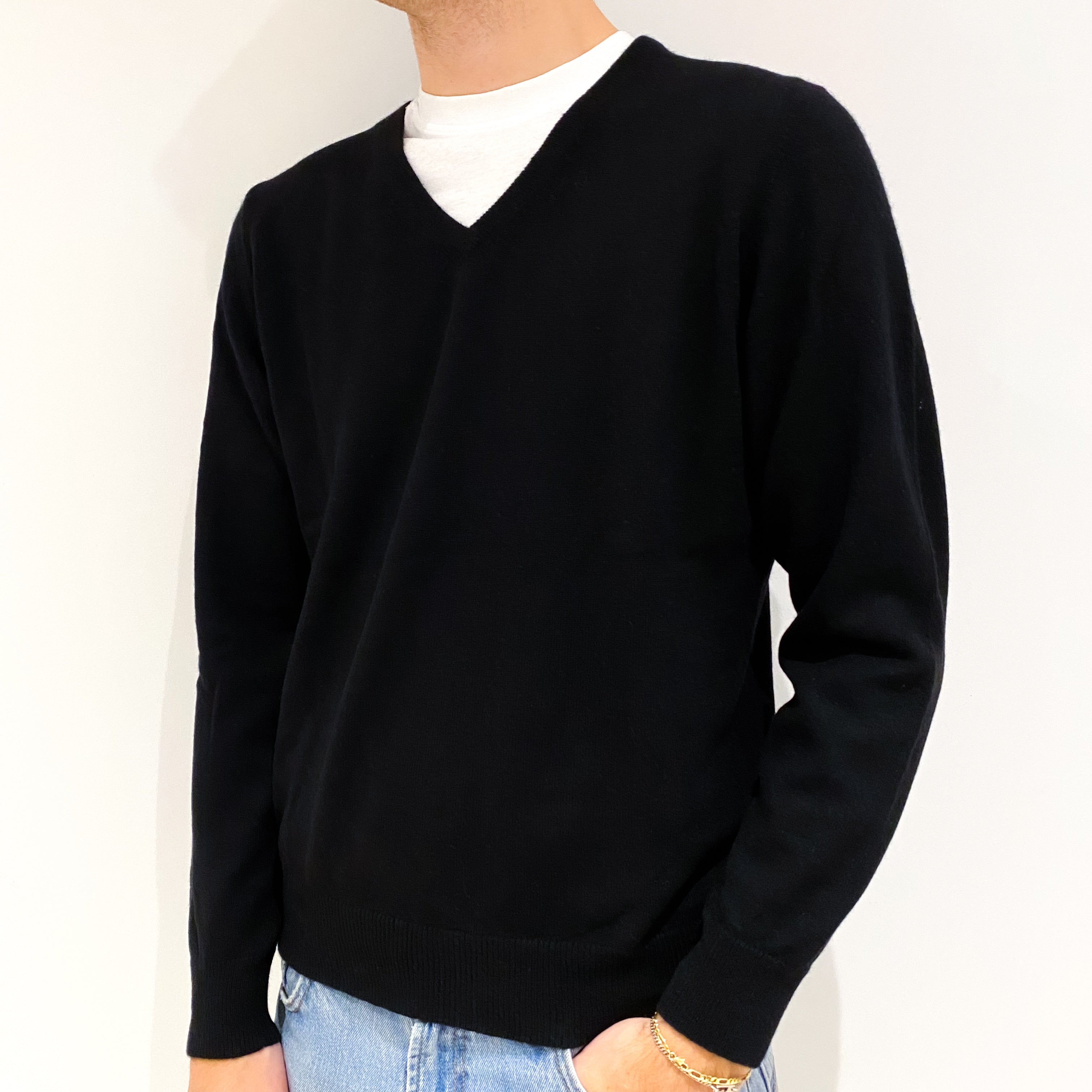 Men's Black Cashmere V-Neck Jumper Large