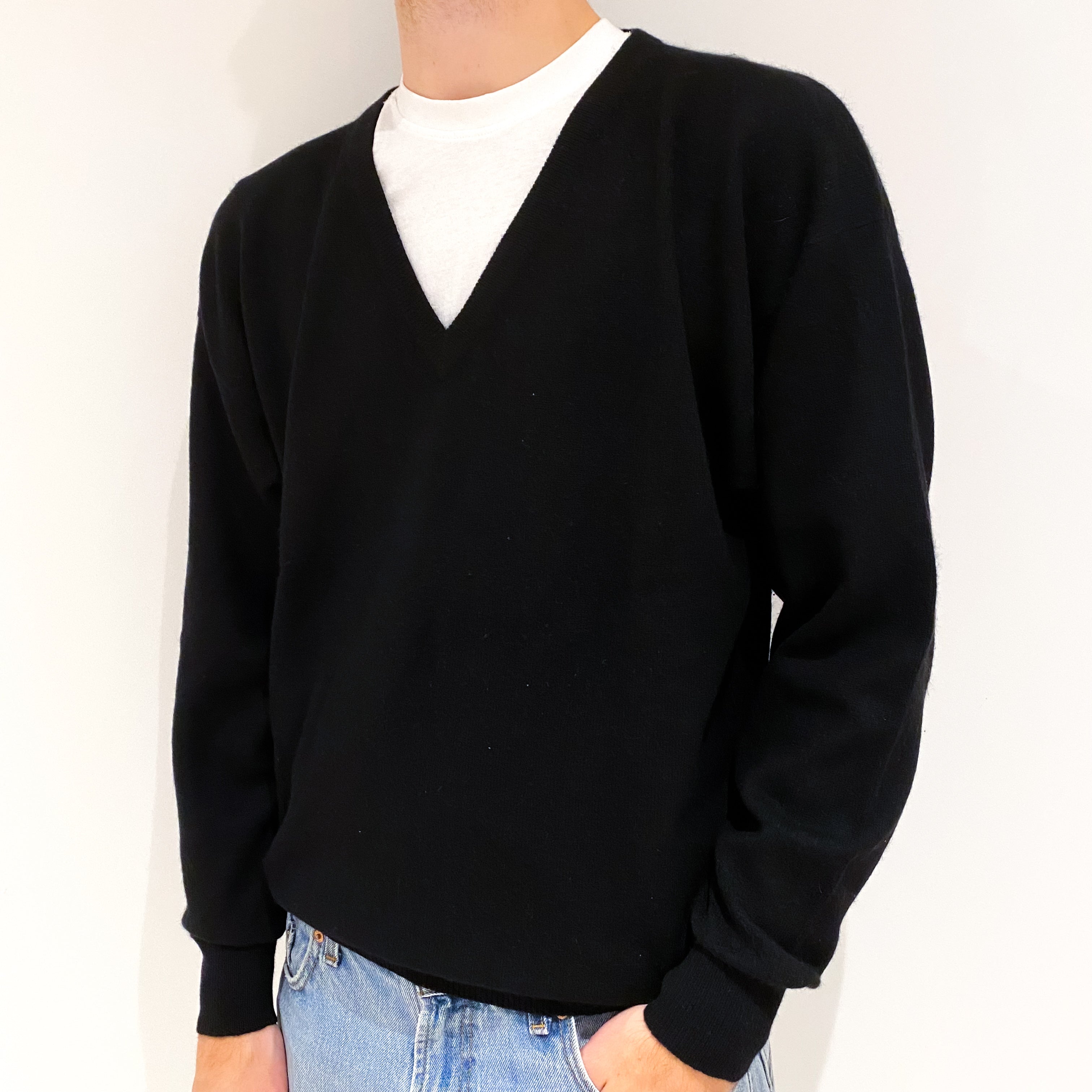 Men's Vintage Black Cashmere V-Neck Jumper Large