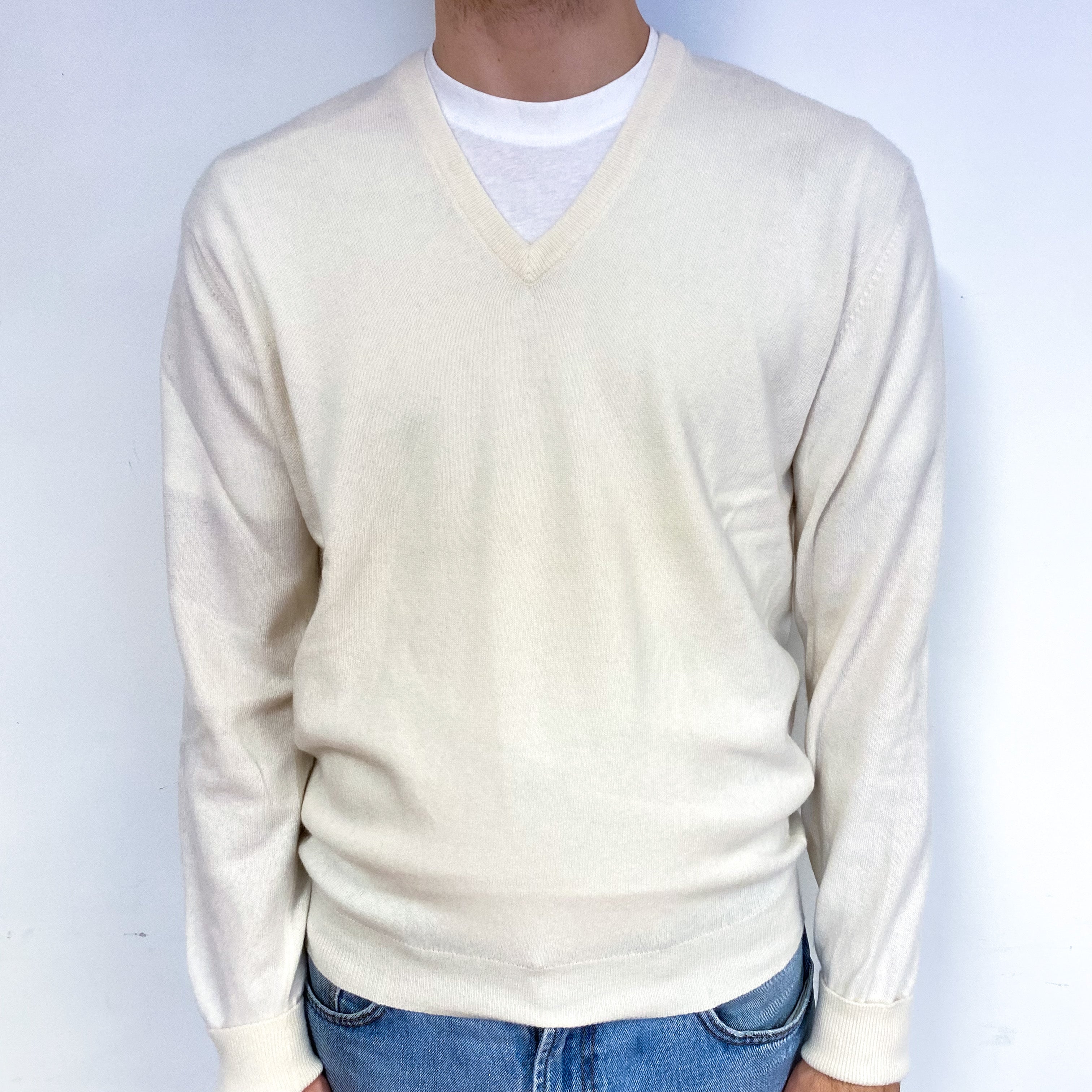 Men's Winter White Cashmere V-Neck Jumper Large