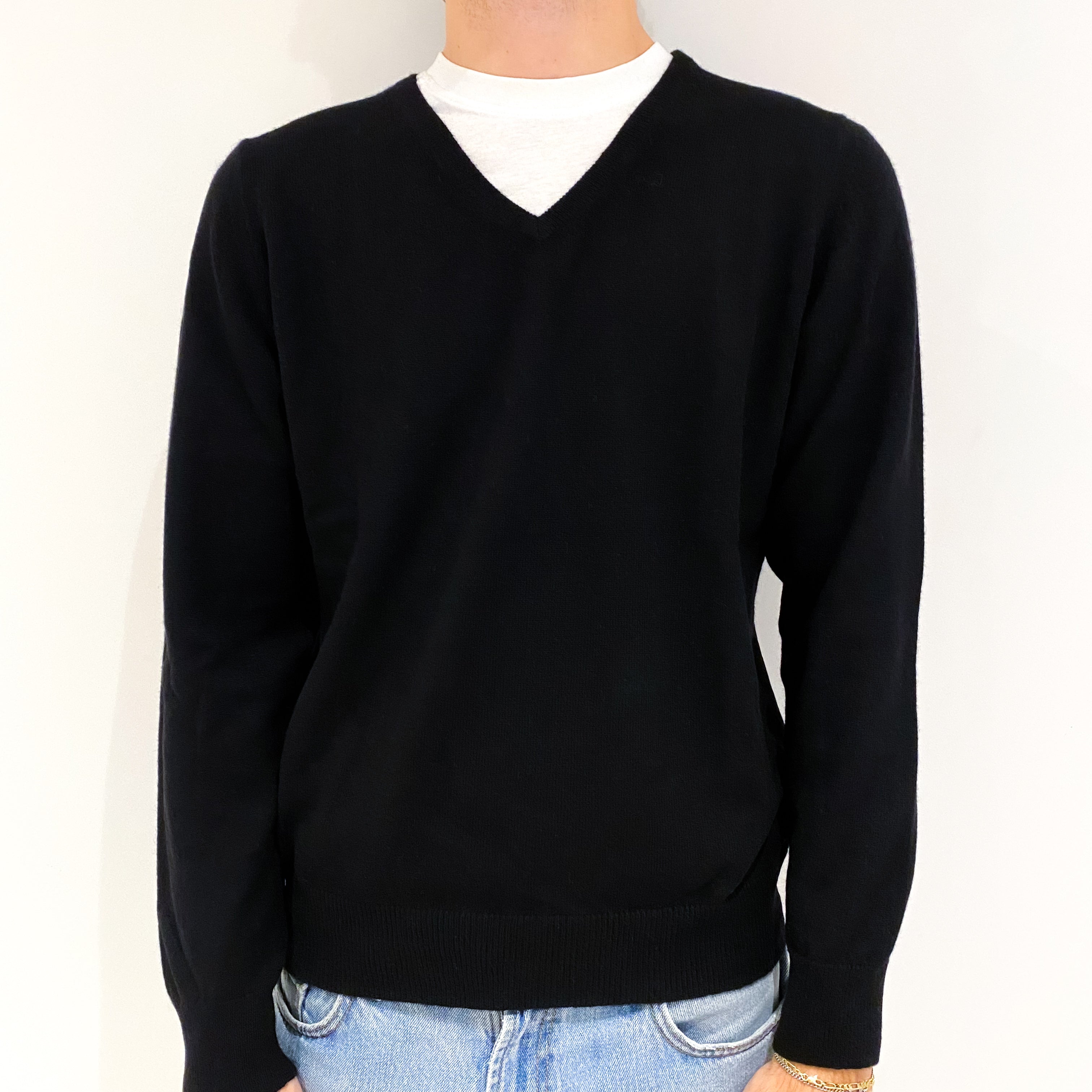 Men's Black Cashmere V-Neck Jumper Large