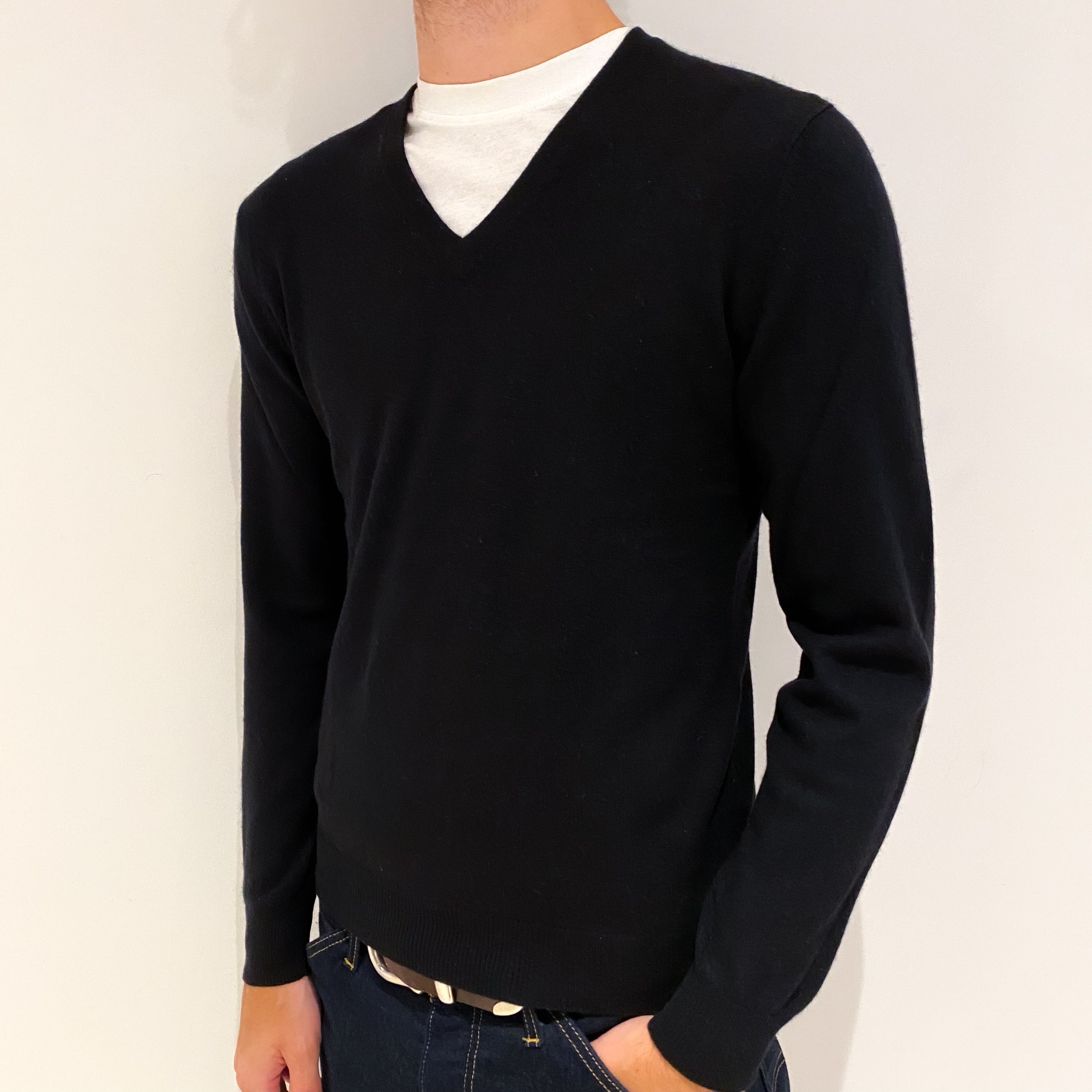 Men's Black Cashmere V-Neck Jumper Medium