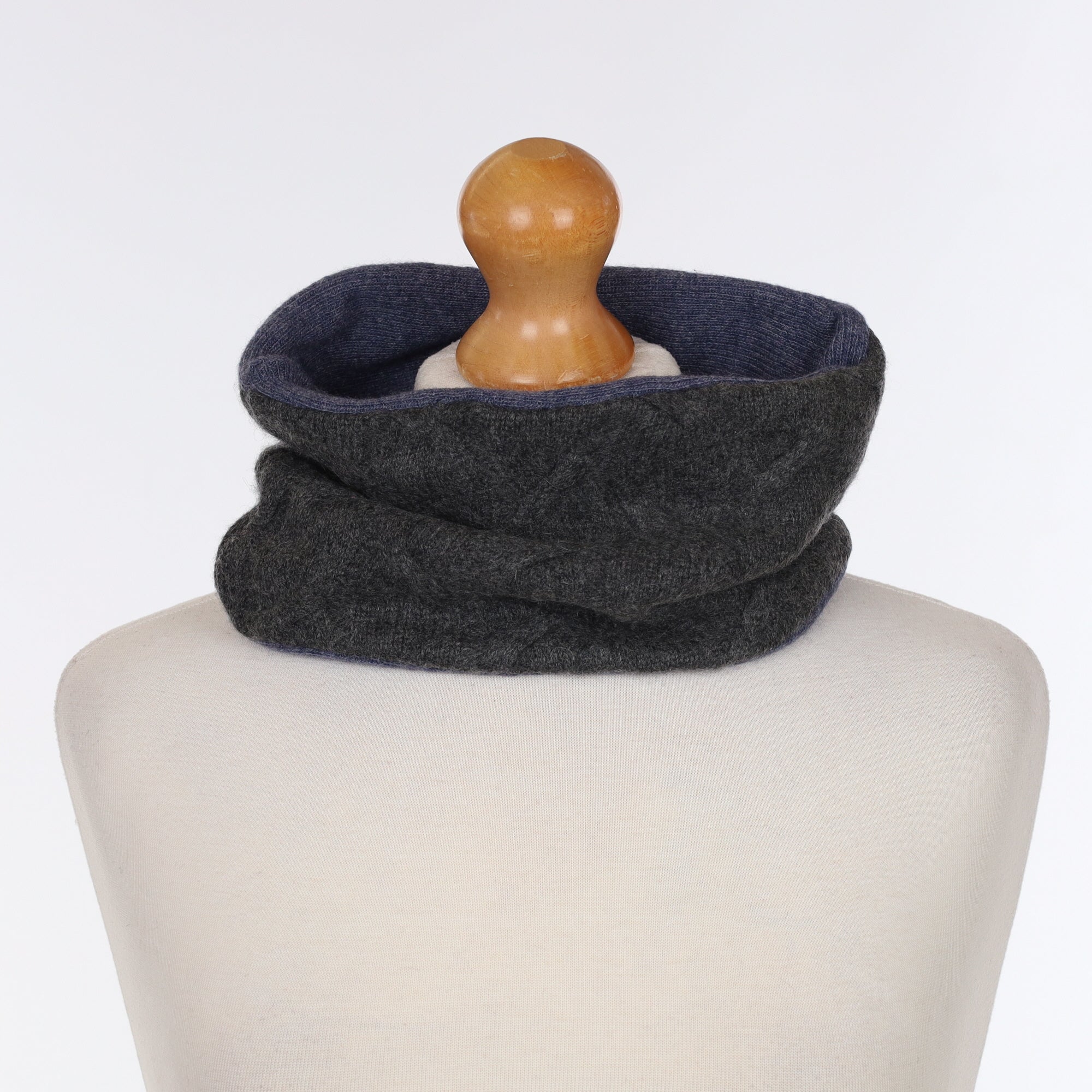 Men’s Grey Chunky Cable & Naval Blue Neck Warmer