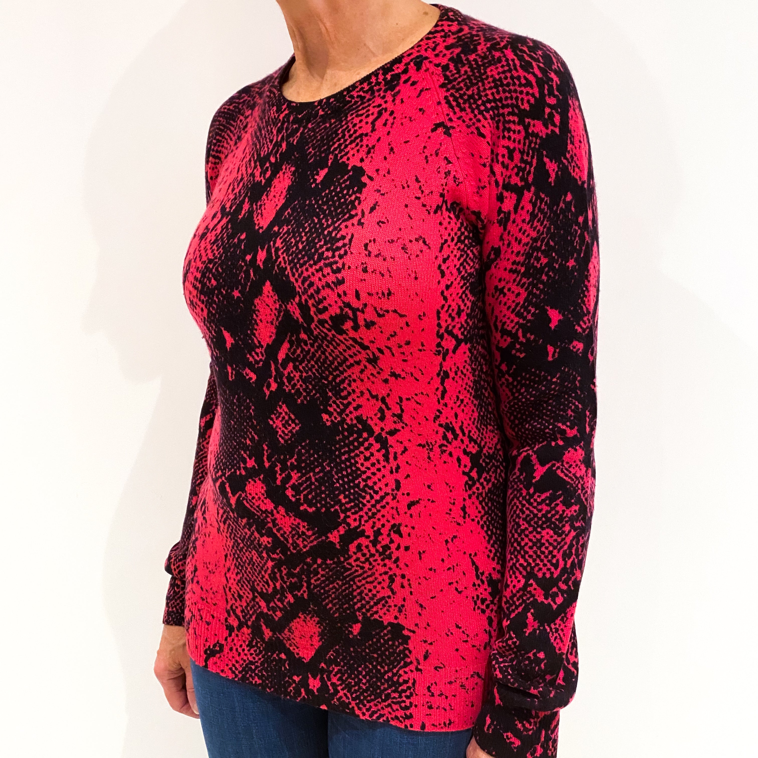 Fuchsia Pink and Black Snake Print Cashmere Crew Neck Jumper Medium