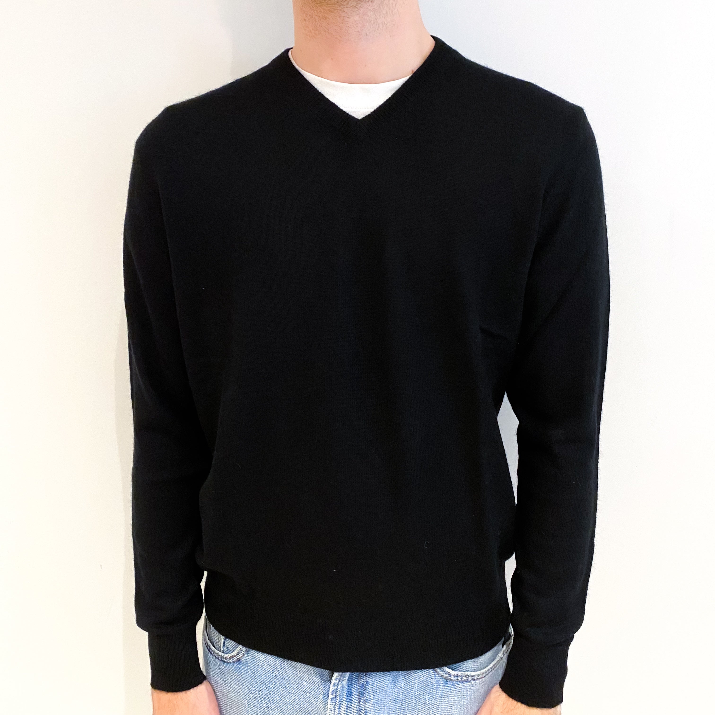 Men's Black Cashmere V Neck Jumper Medium