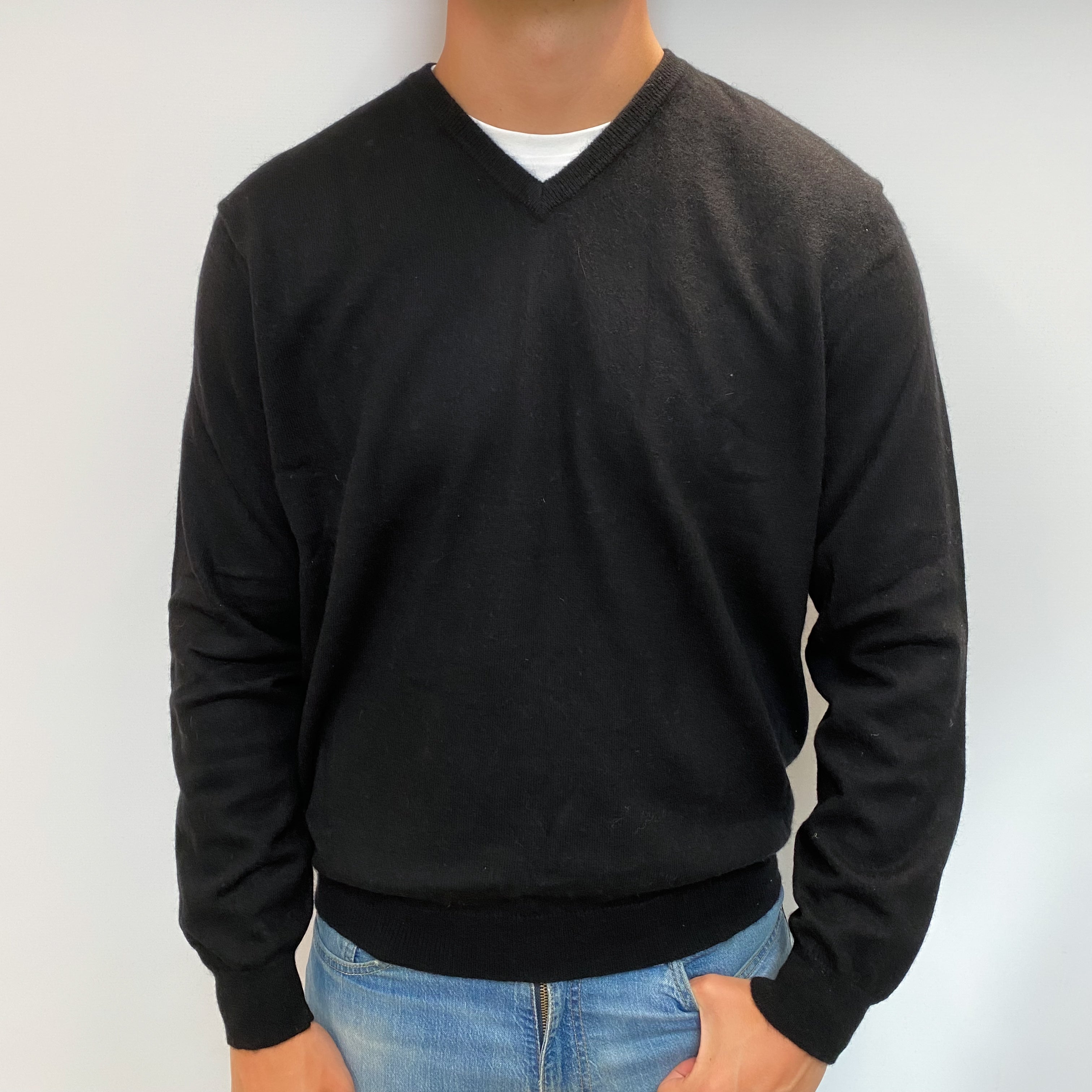 Men's Black Cashmere V Neck Jumper XL