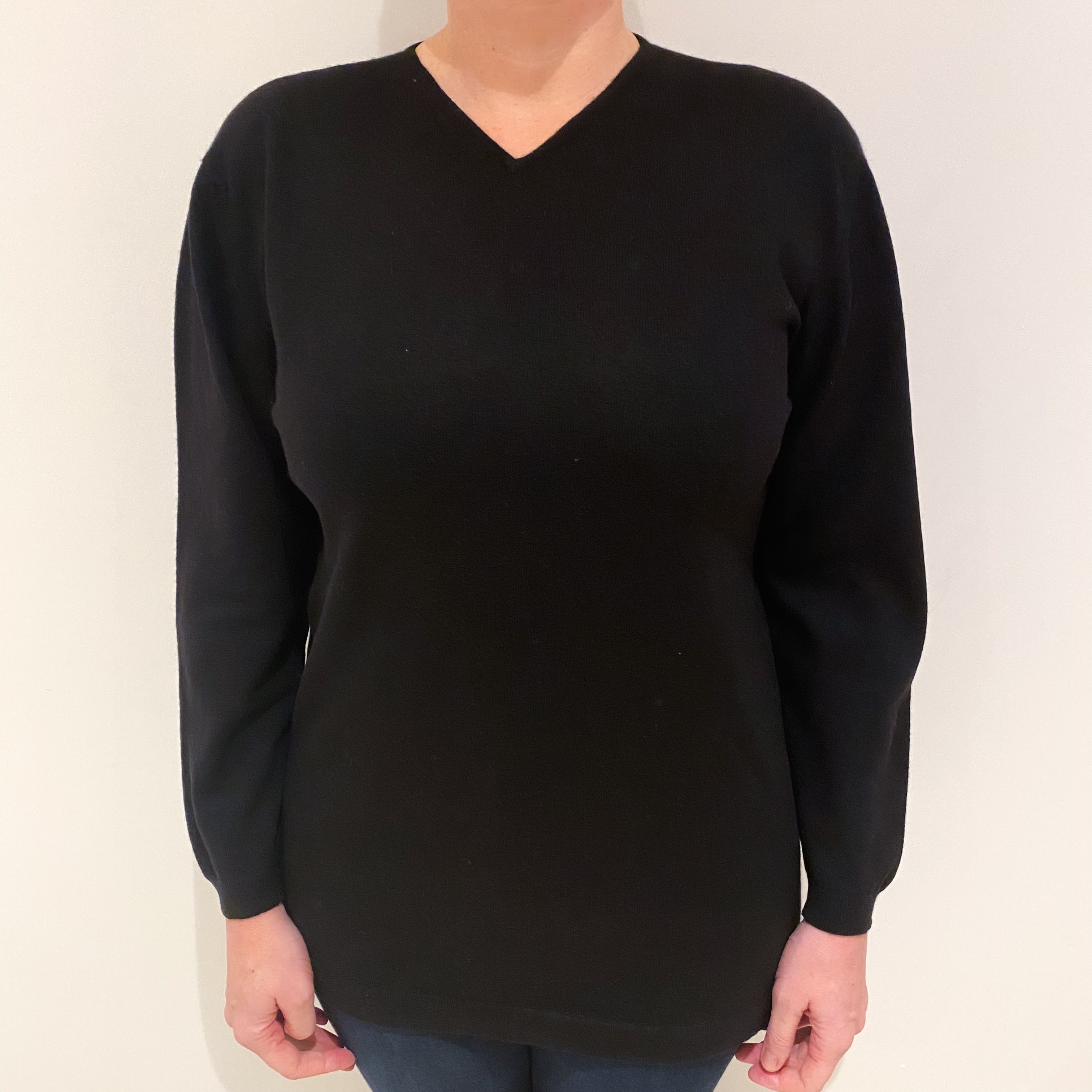 Scottish Vintage Black Cashmere V Neck Jumper Large