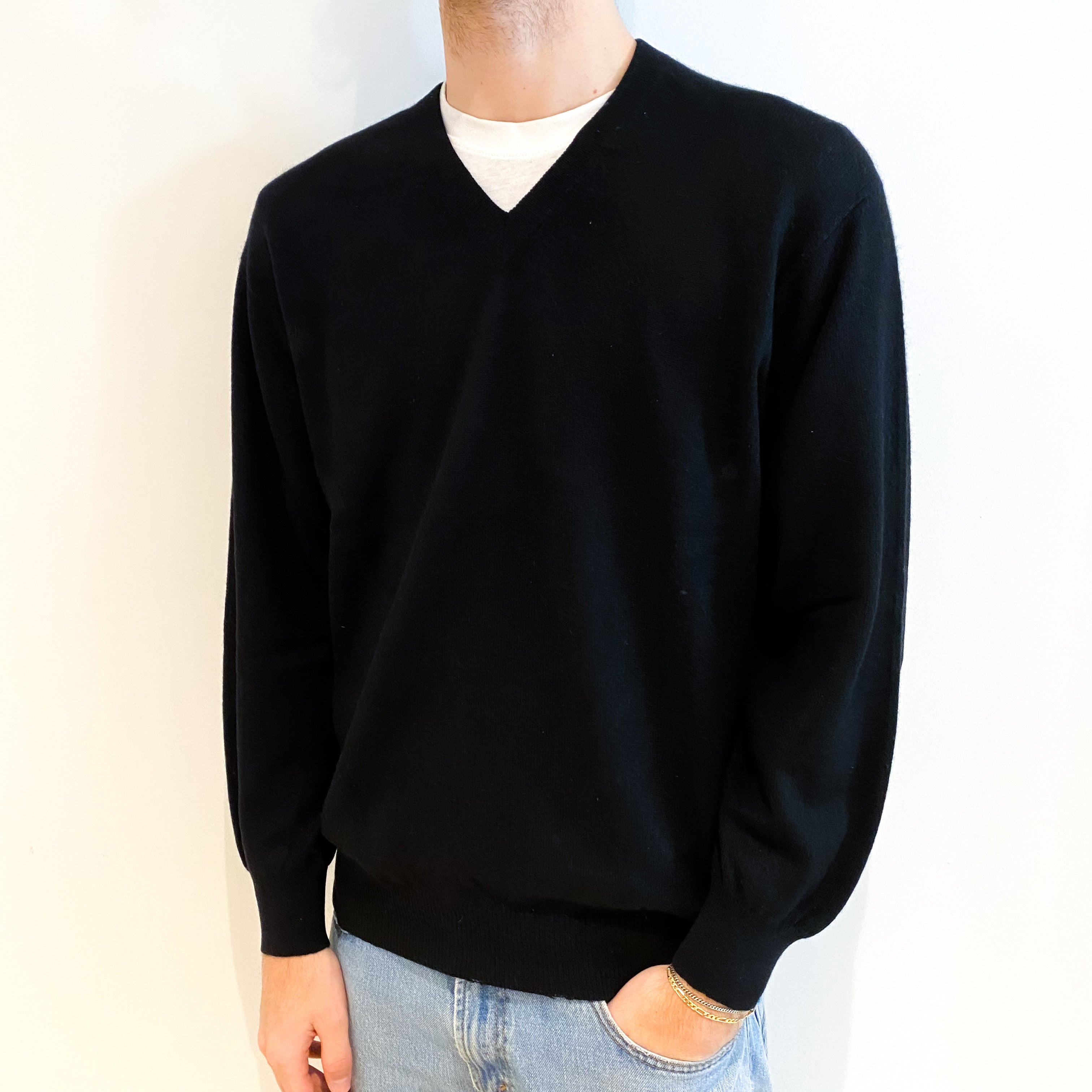 Men's Black Cashmere V Neck Jumper Large