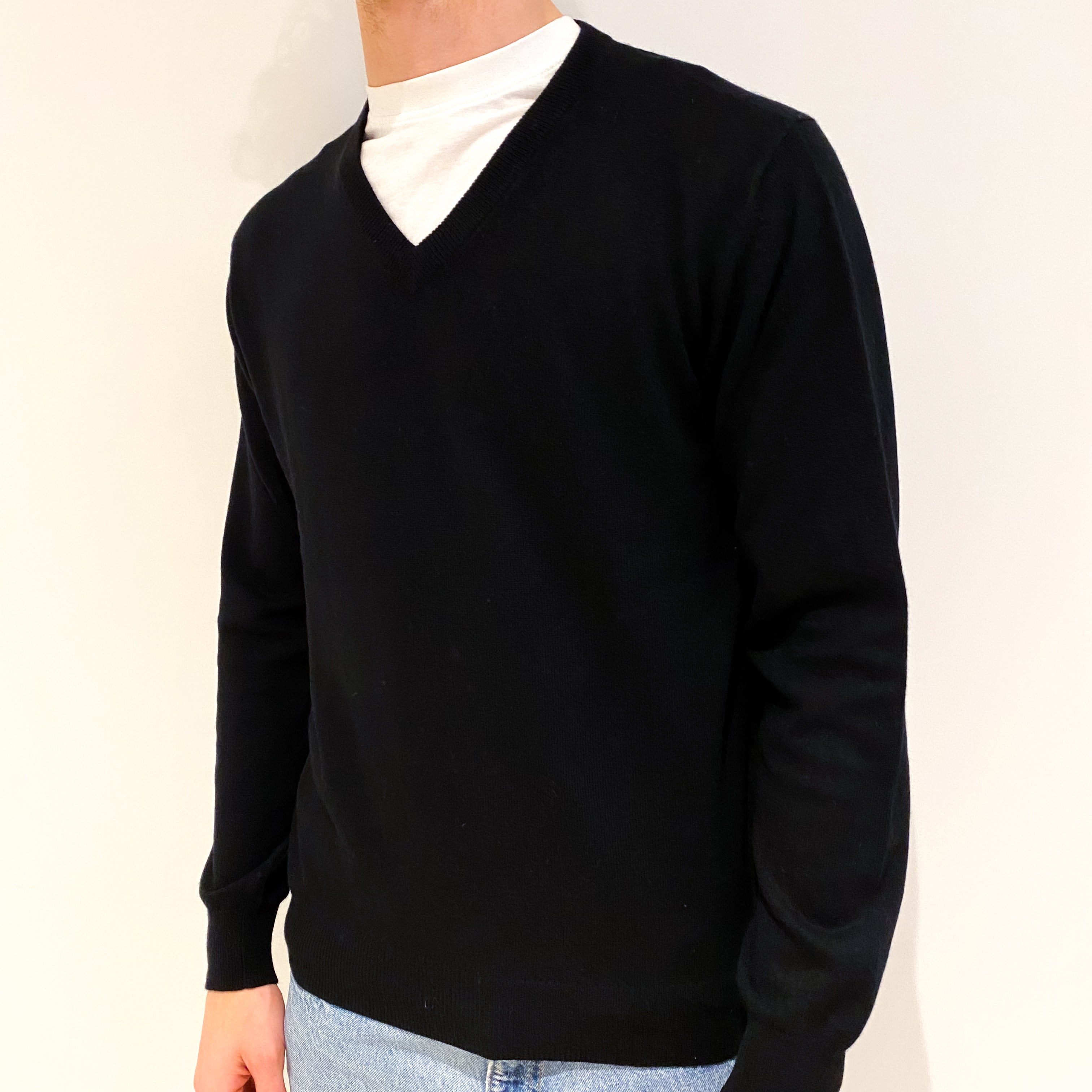 Men's Black Cashmere V-Neck Jumper Medium