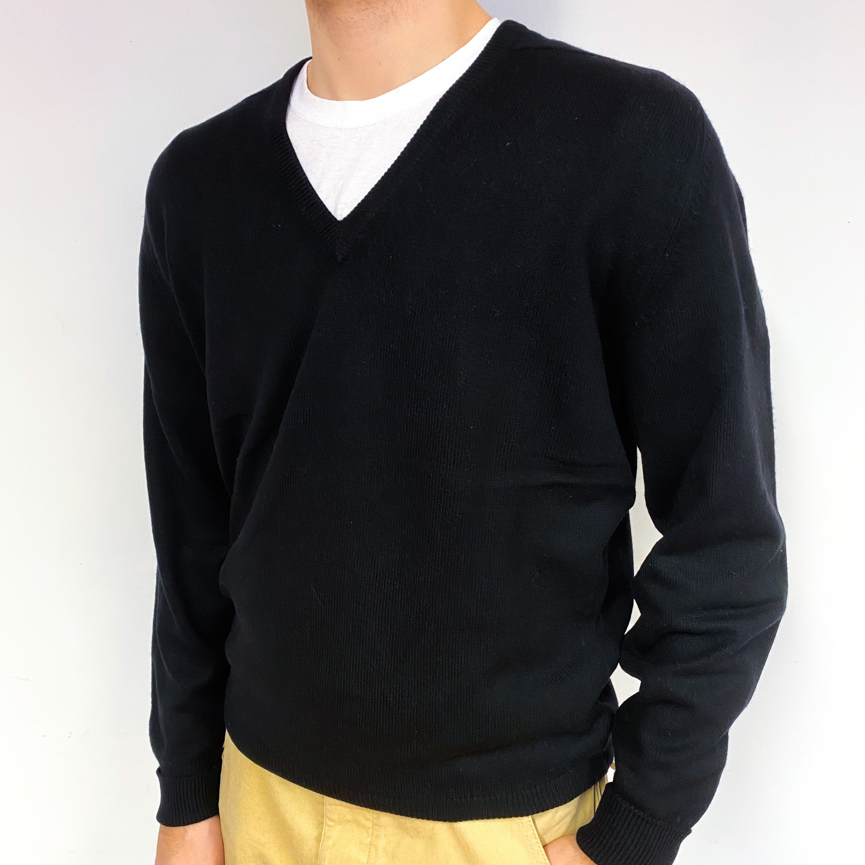Men's Black Cashmere V-Neck Jumper Large