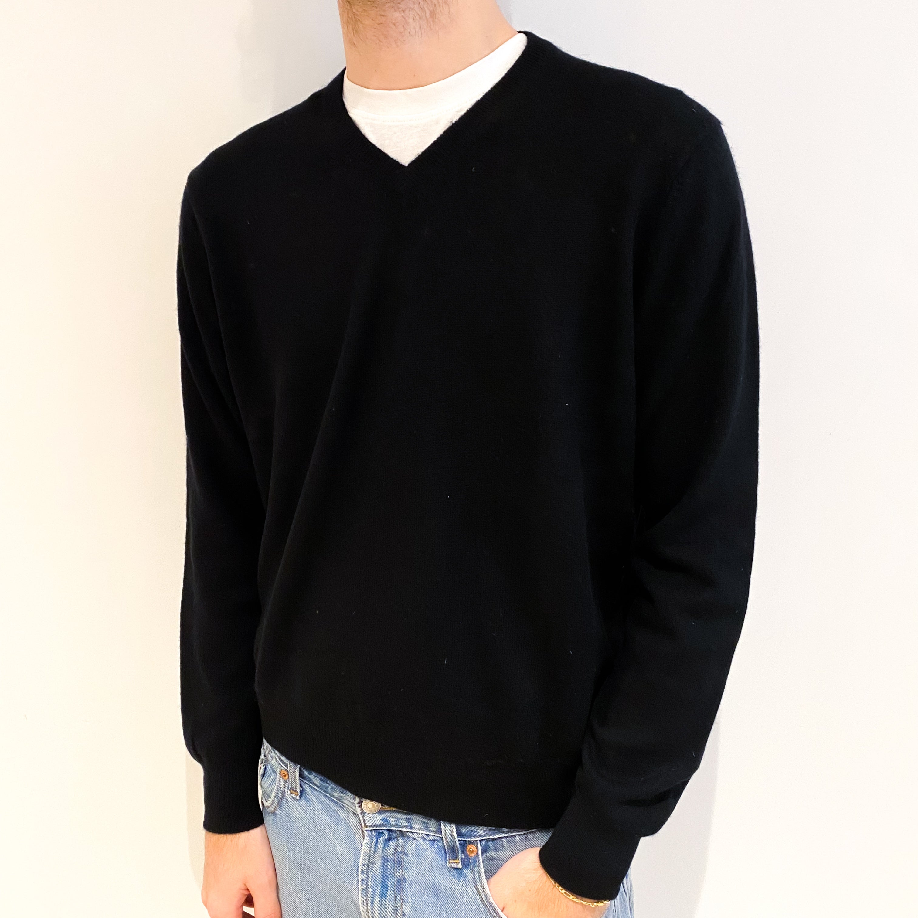 Men's Black Cashmere V Neck Jumper Large