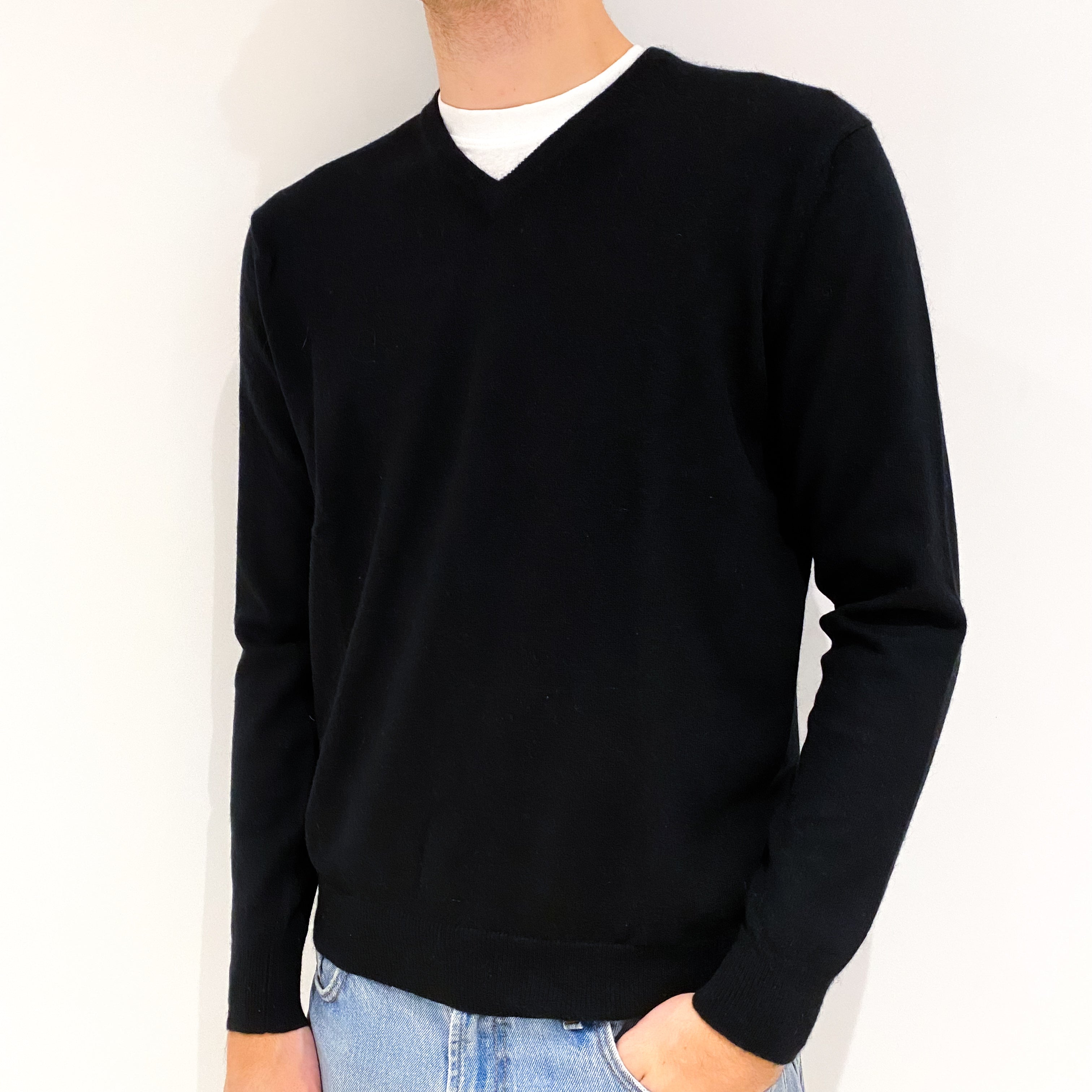 Men's Black Cashmere V-Neck Jumper Medium