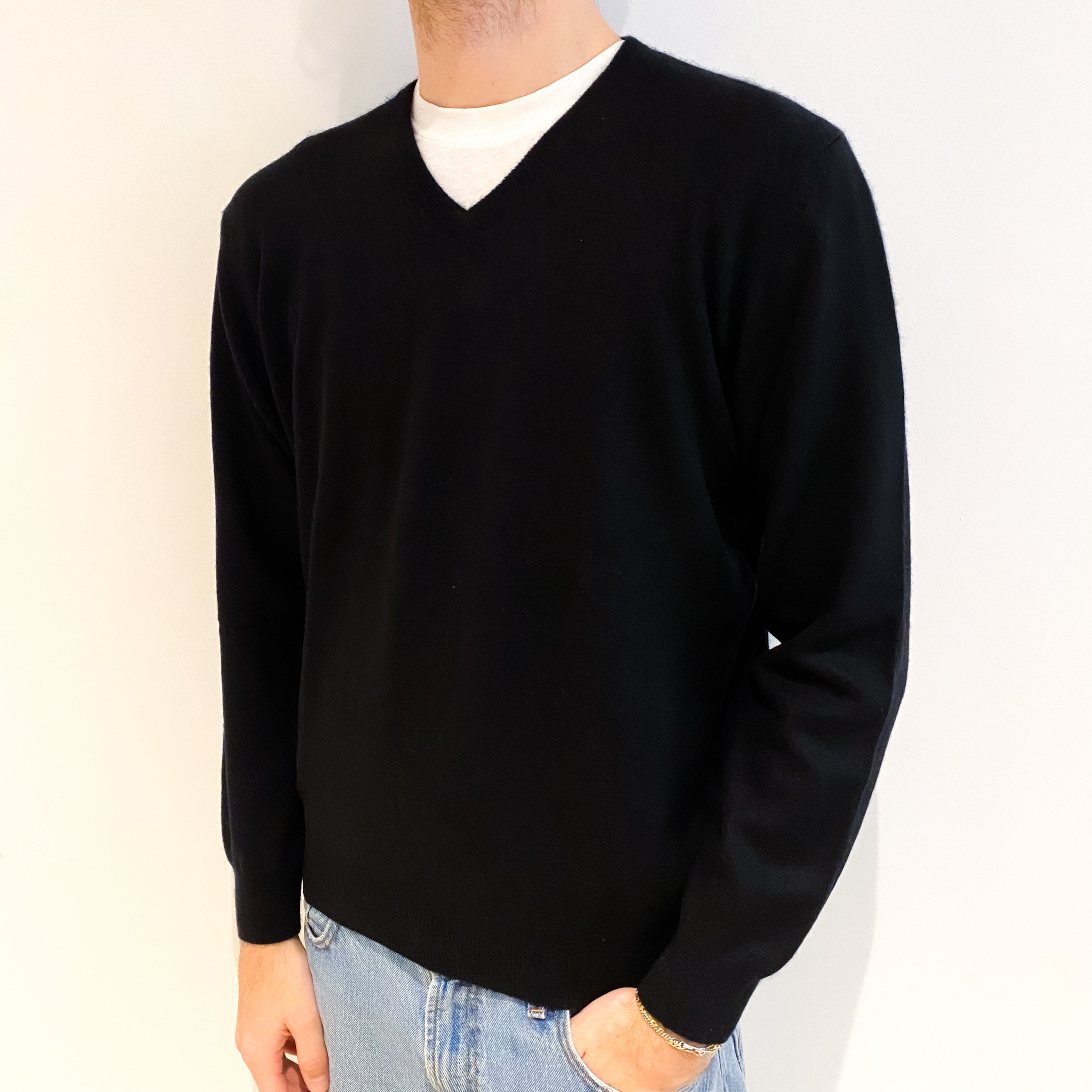 Men's Black Cashmere V Neck Jumper Large