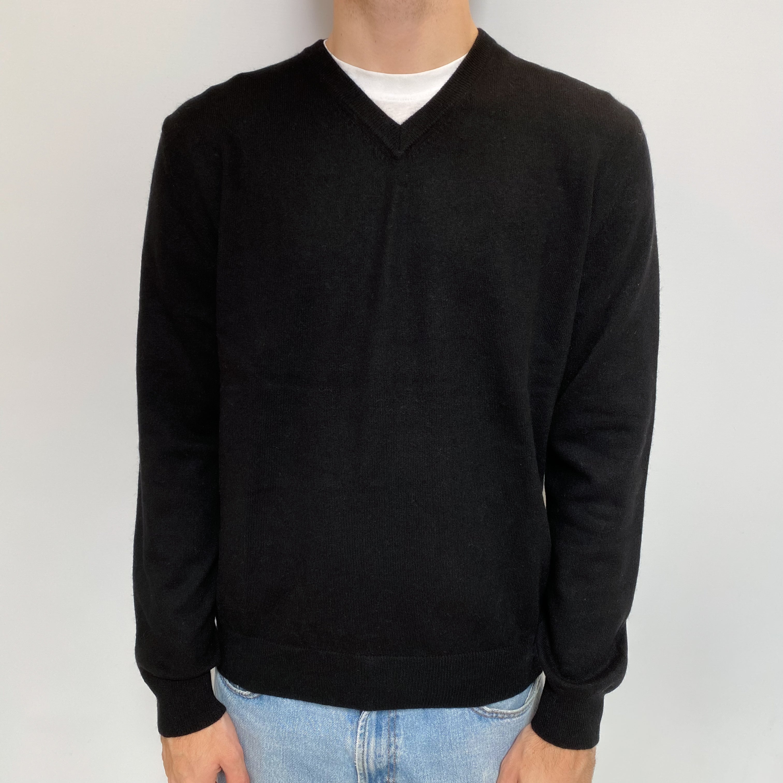 Men's Black Cashmere V Neck Jumper Large