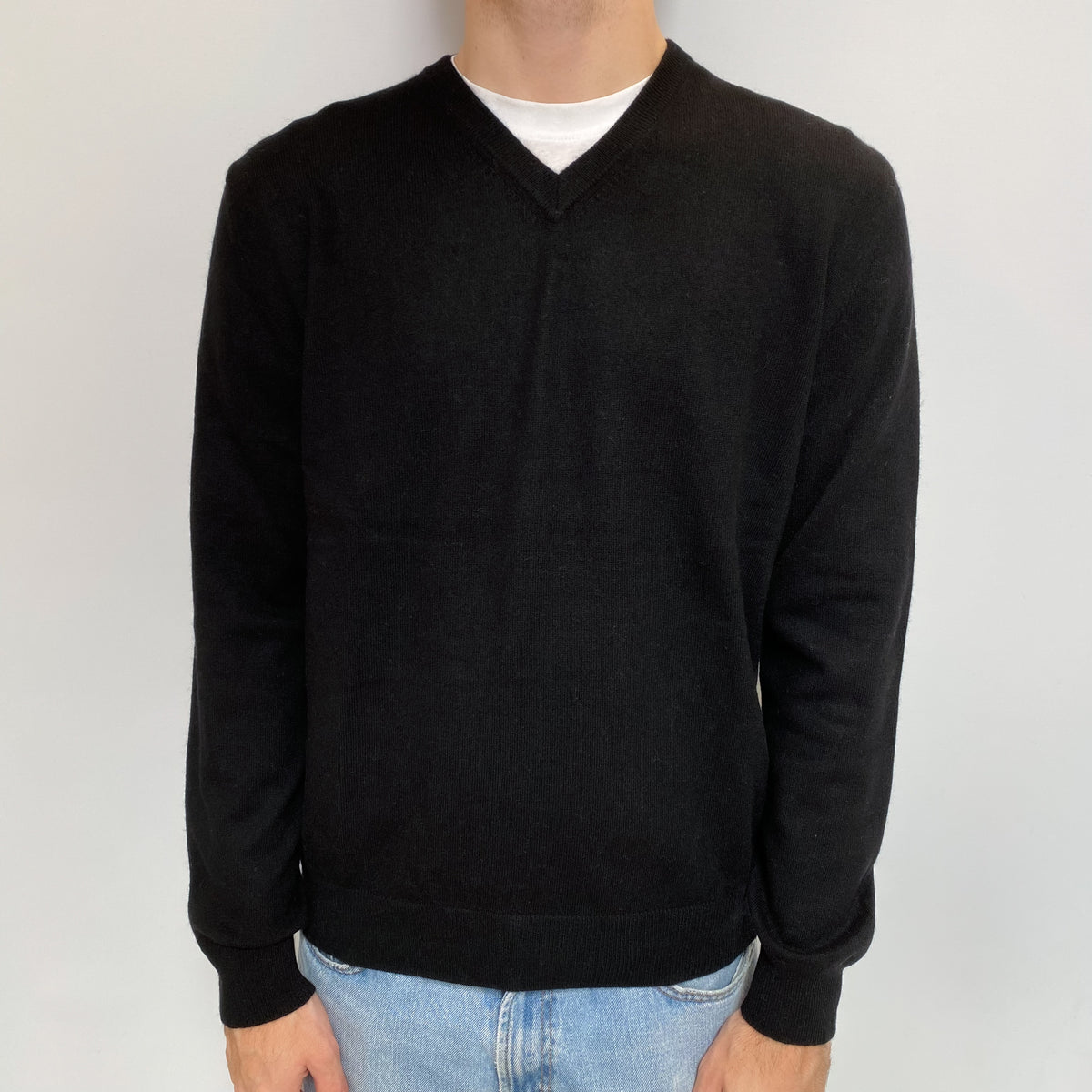 Men's Black Cashmere V Neck Jumper Large