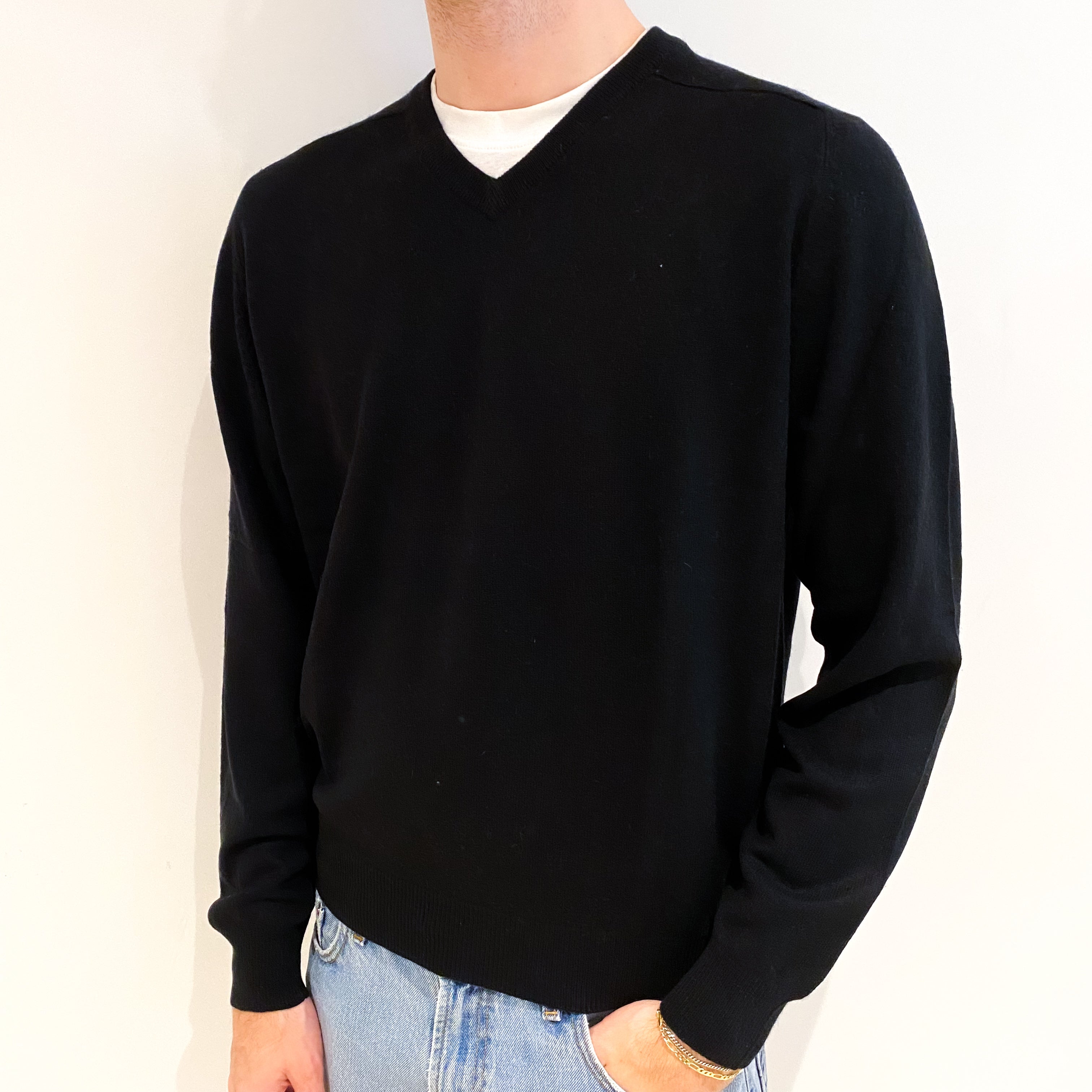 Men's Black Cashmere V Neck Jumper Medium