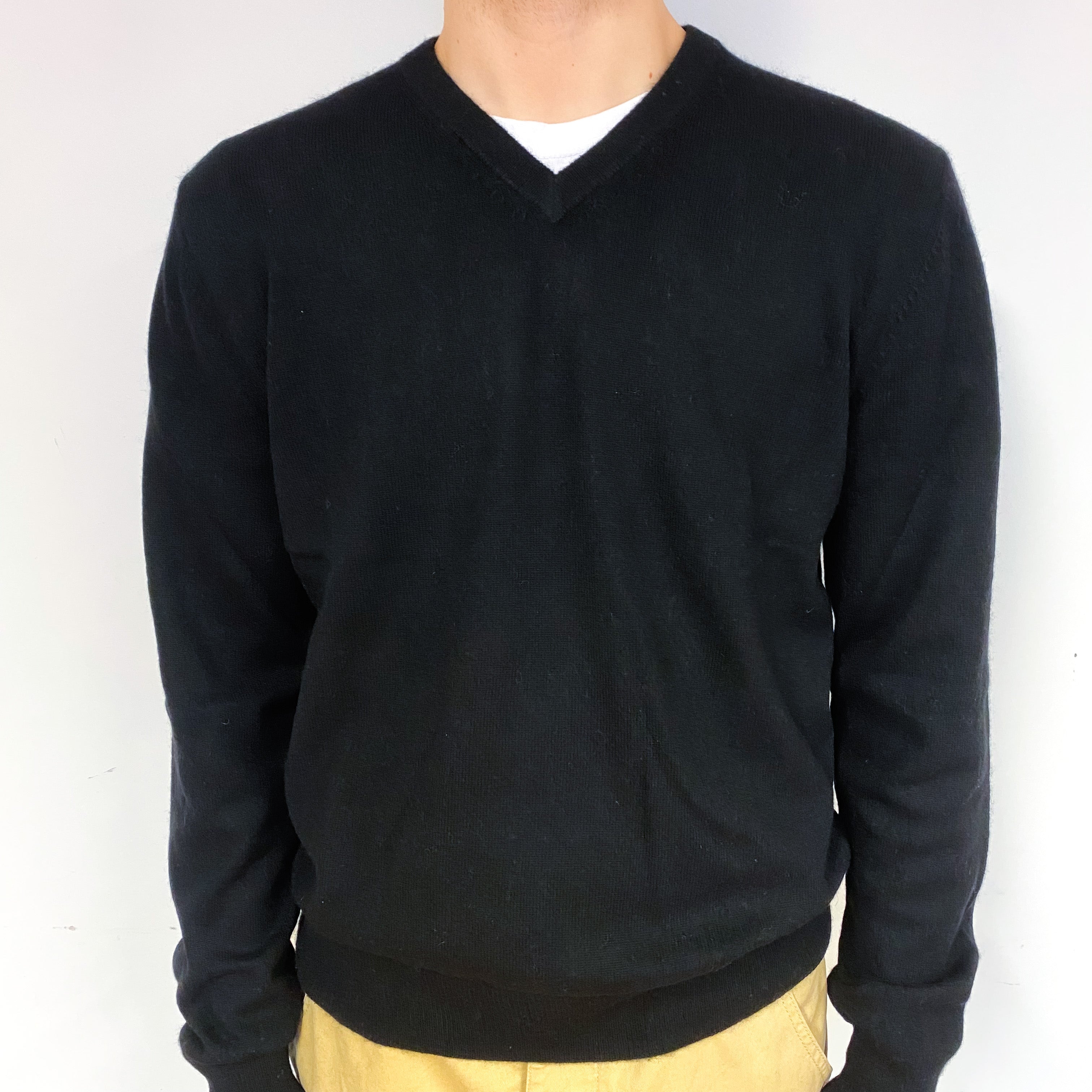 Men's Black Cashmere V-Neck Jumper Large