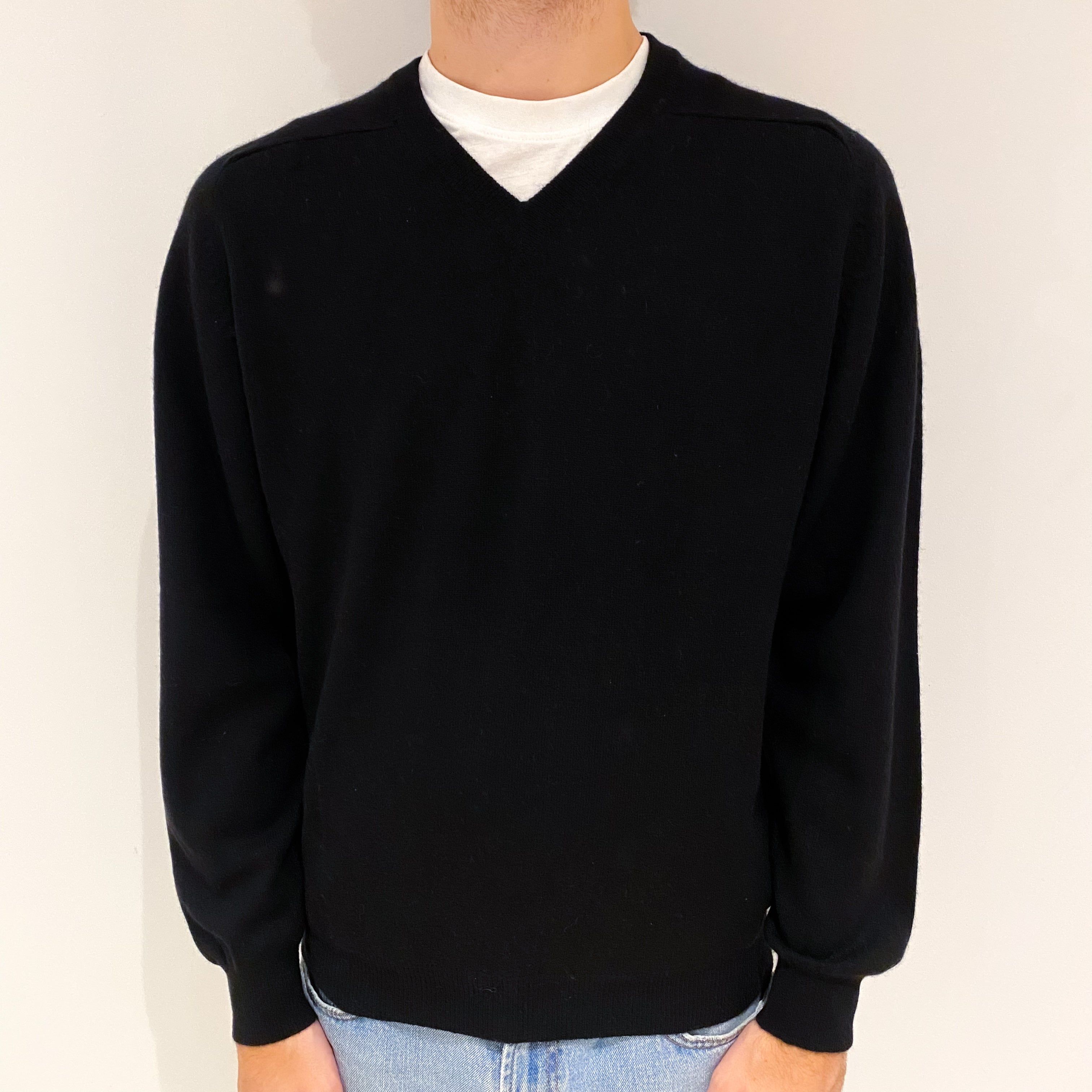 Men's Black Cashmere V-Neck Jumper Large