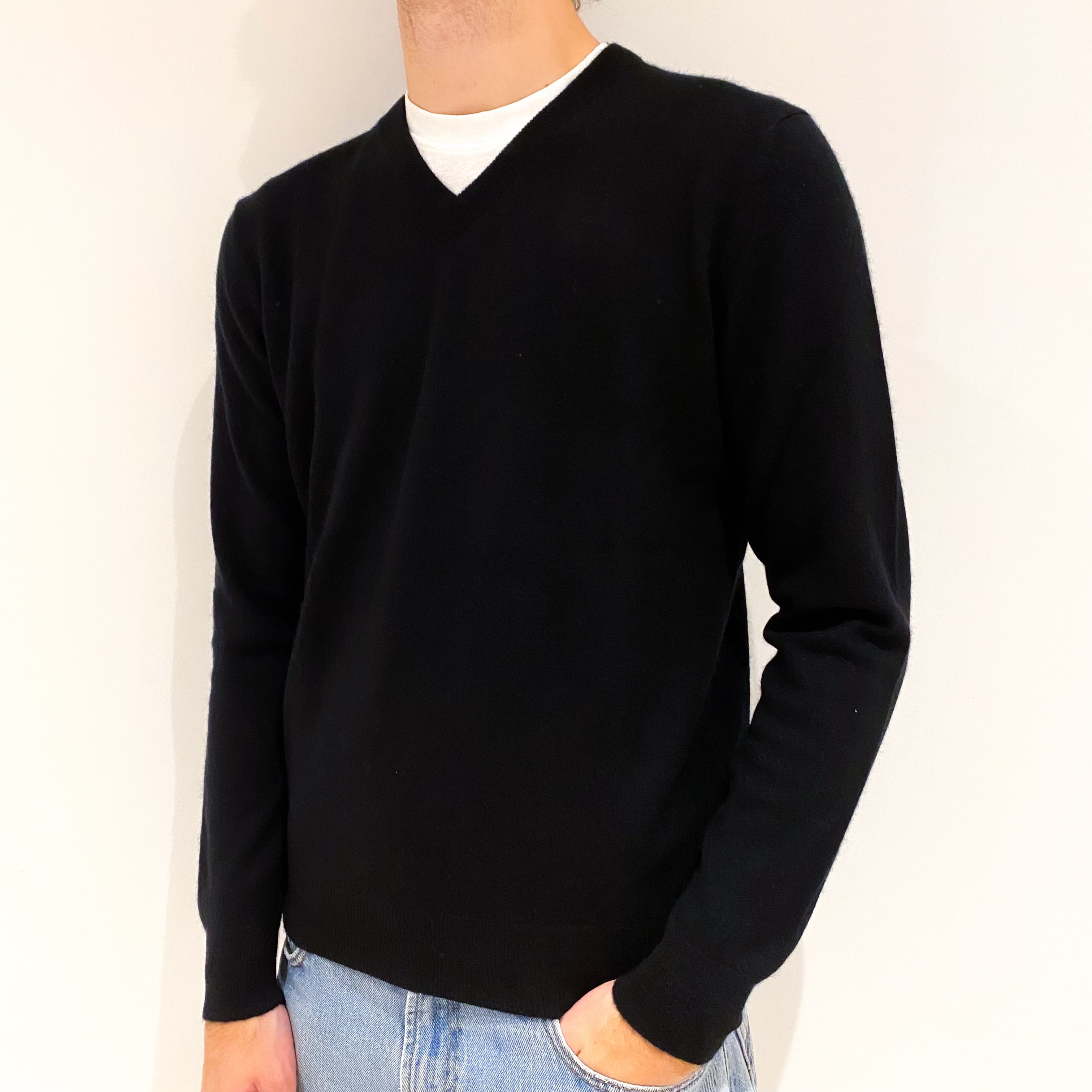 Men's Black Cashmere V-Neck Jumper Large