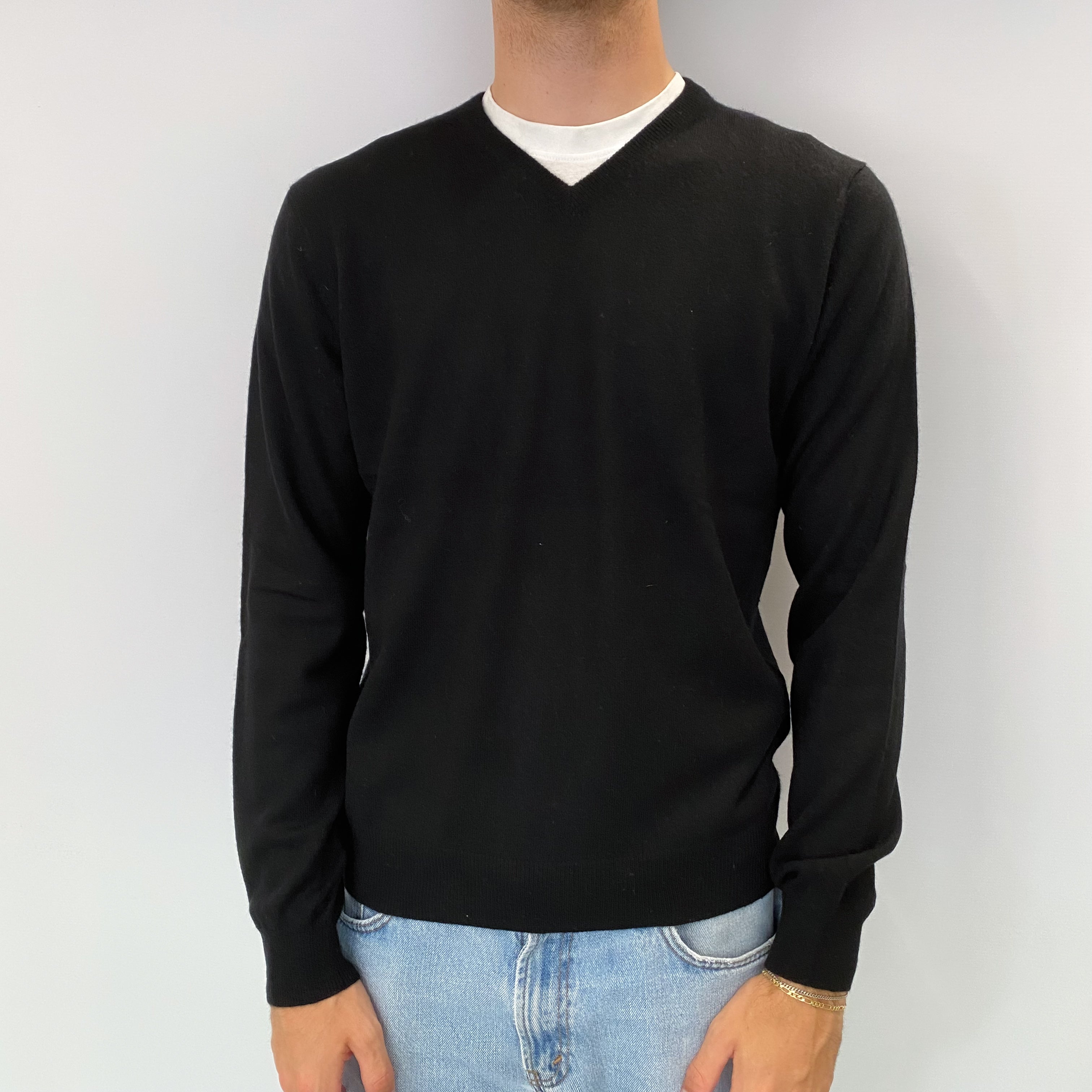 Men's Black Cashmere V Neck Jumper Medium