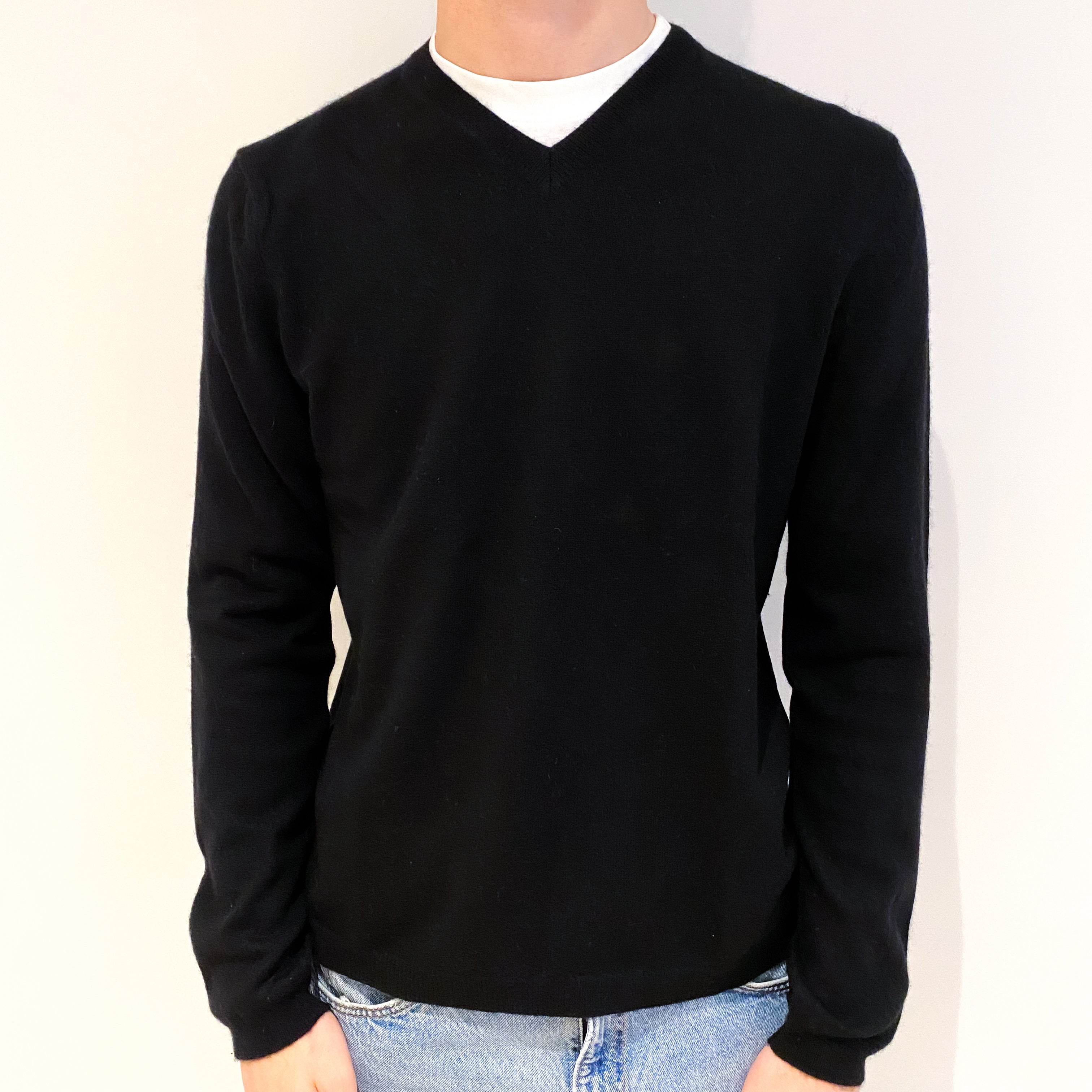 Men's Black Cashmere V-Neck Jumper Medium