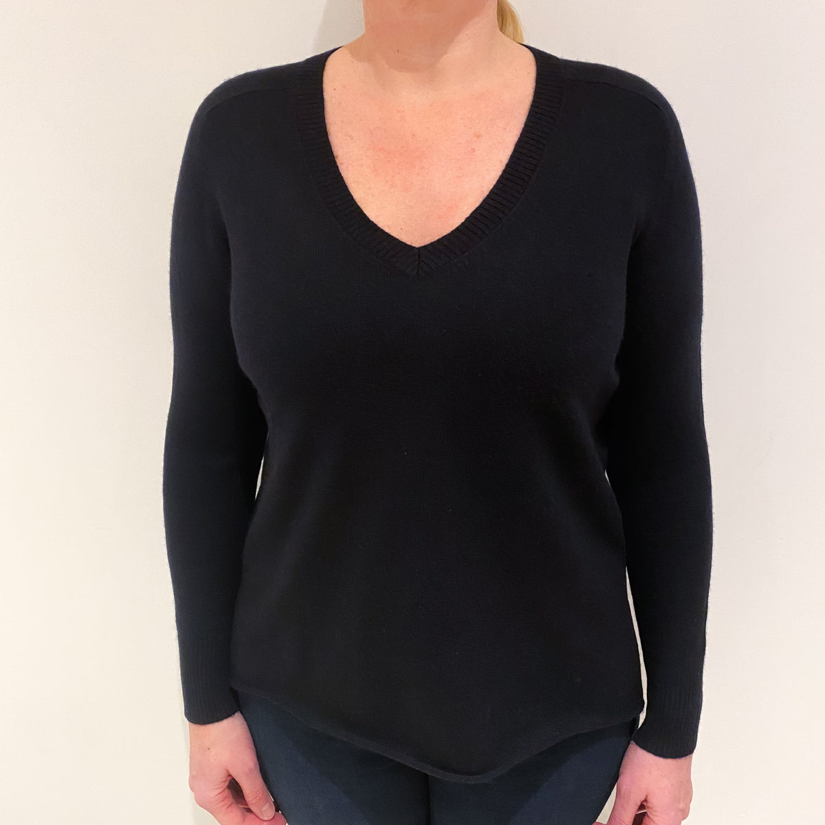 Black Cashmere V Neck Split Hem Jumper Large