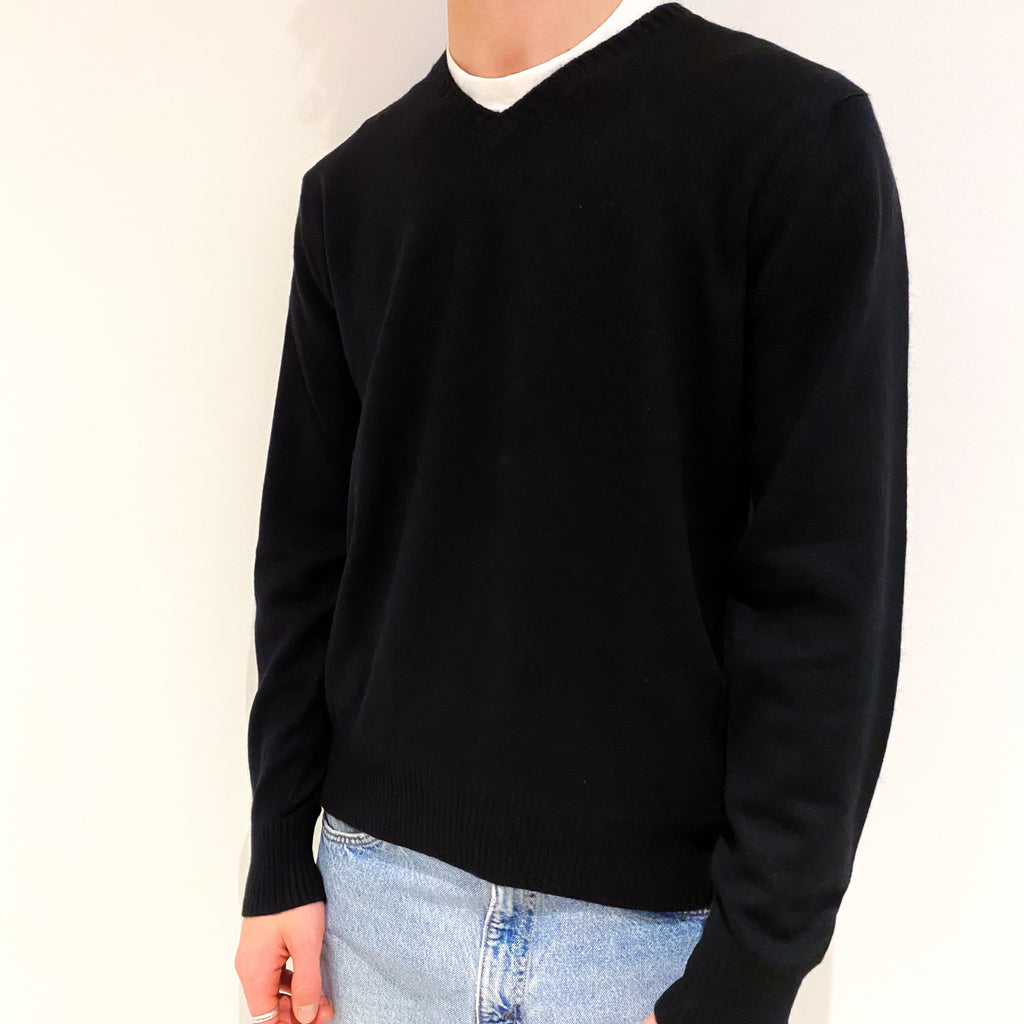 Men's Black Cashmere V-Neck Jumper Large