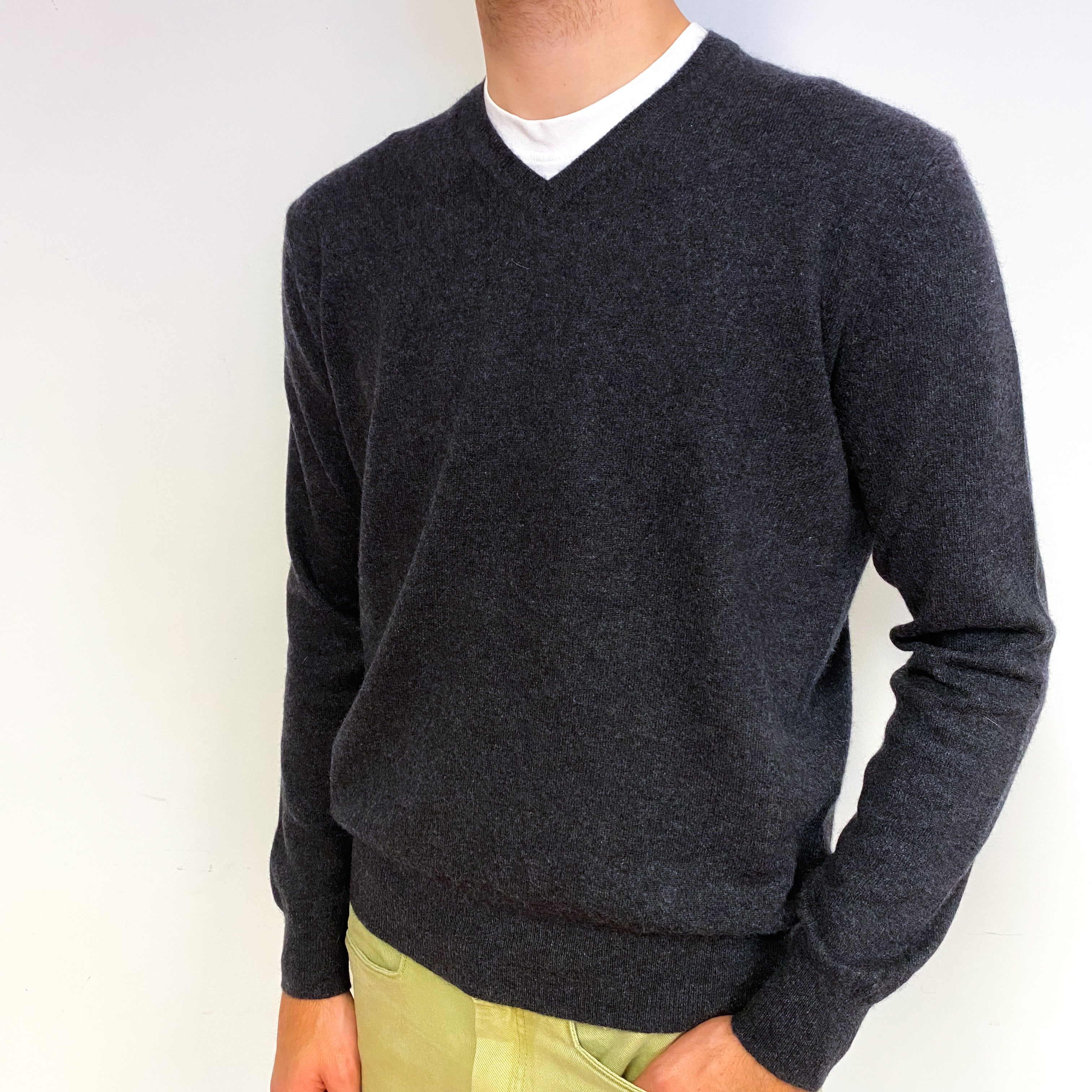 Men's Charcoal Grey Cashmere V-Neck Jumper Large