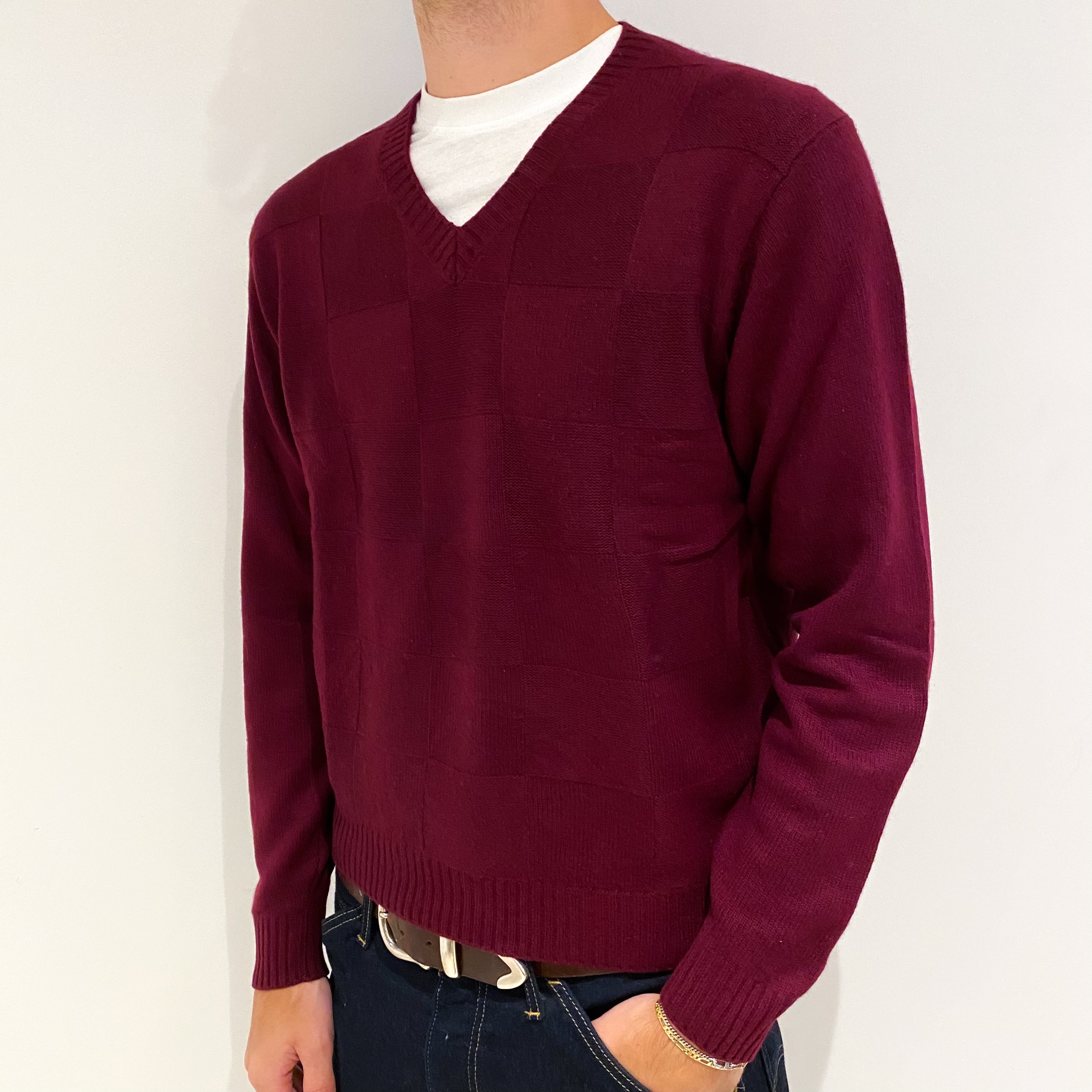 Men's Mulberry Red Textured Cashmere V-Neck Jumper Medium Short