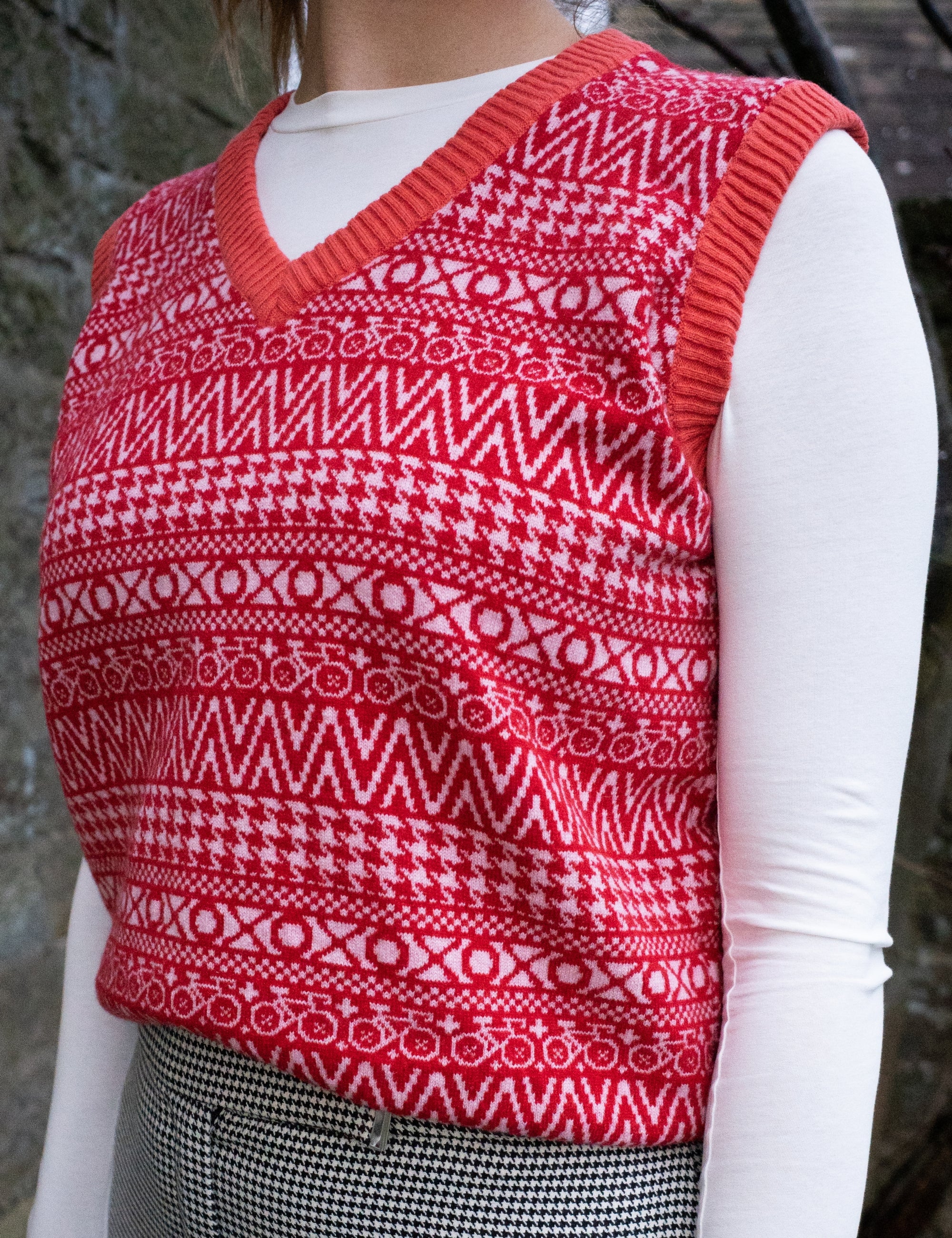 NFR Red Baby Pink and Coral Fair Isle Tank Top Small