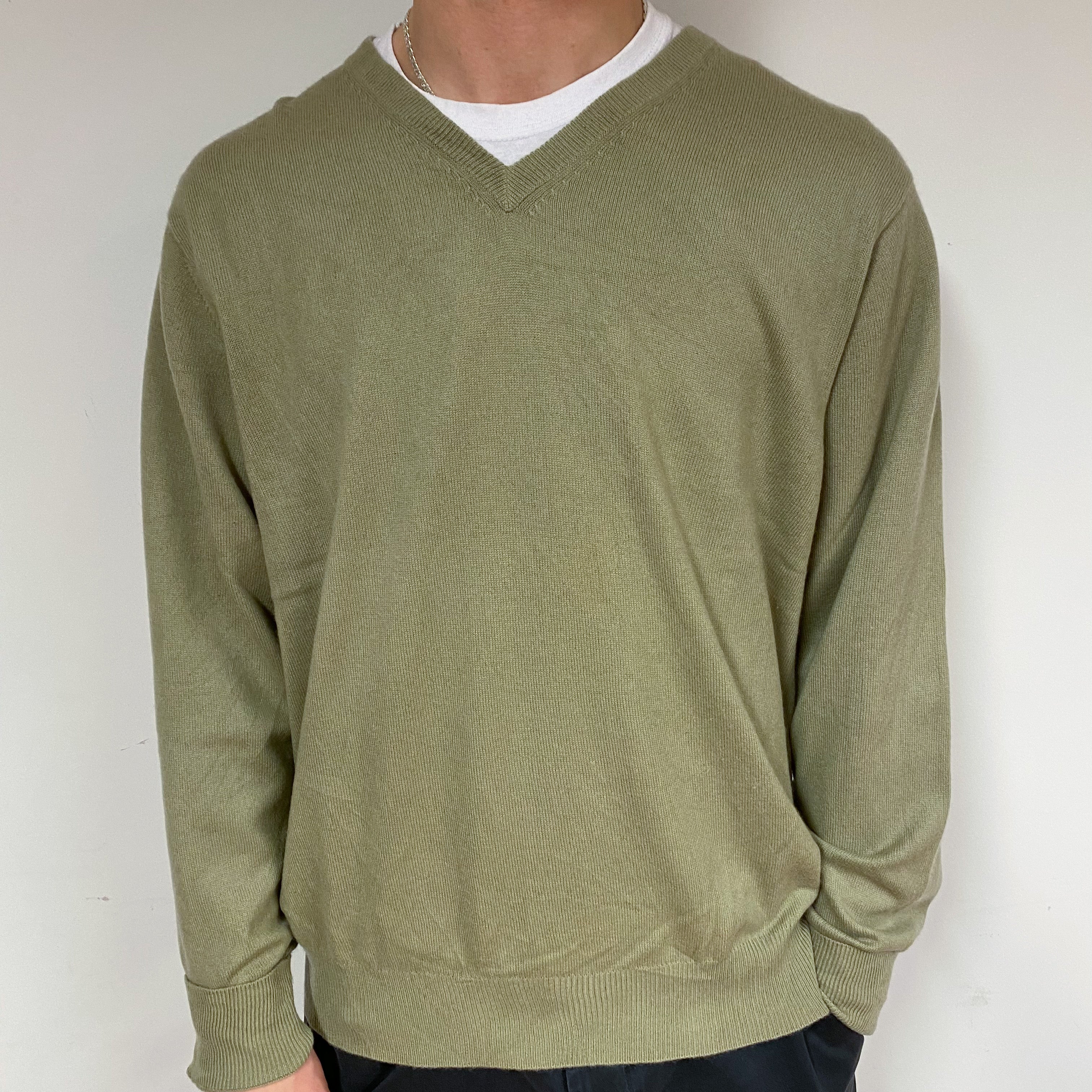 Men's Olive Green Cashmere V-Neck Jumper Large