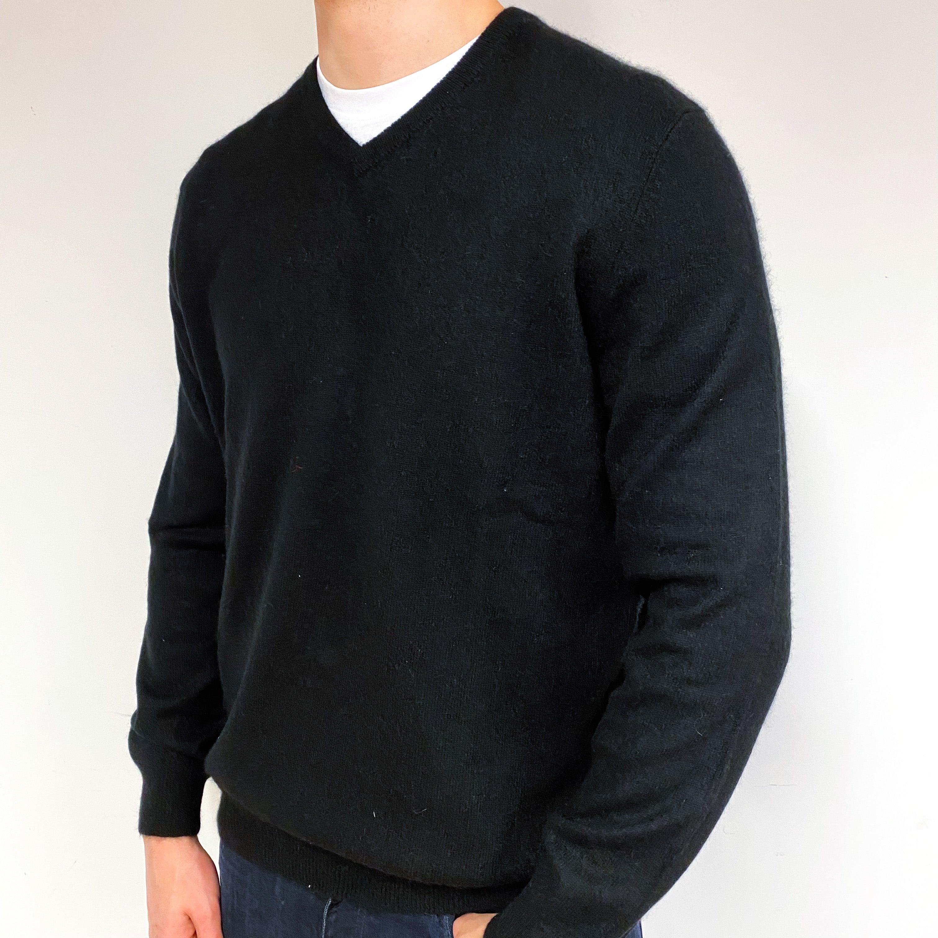 Men's Black Cashmere V-Neck Jumper Extra Large