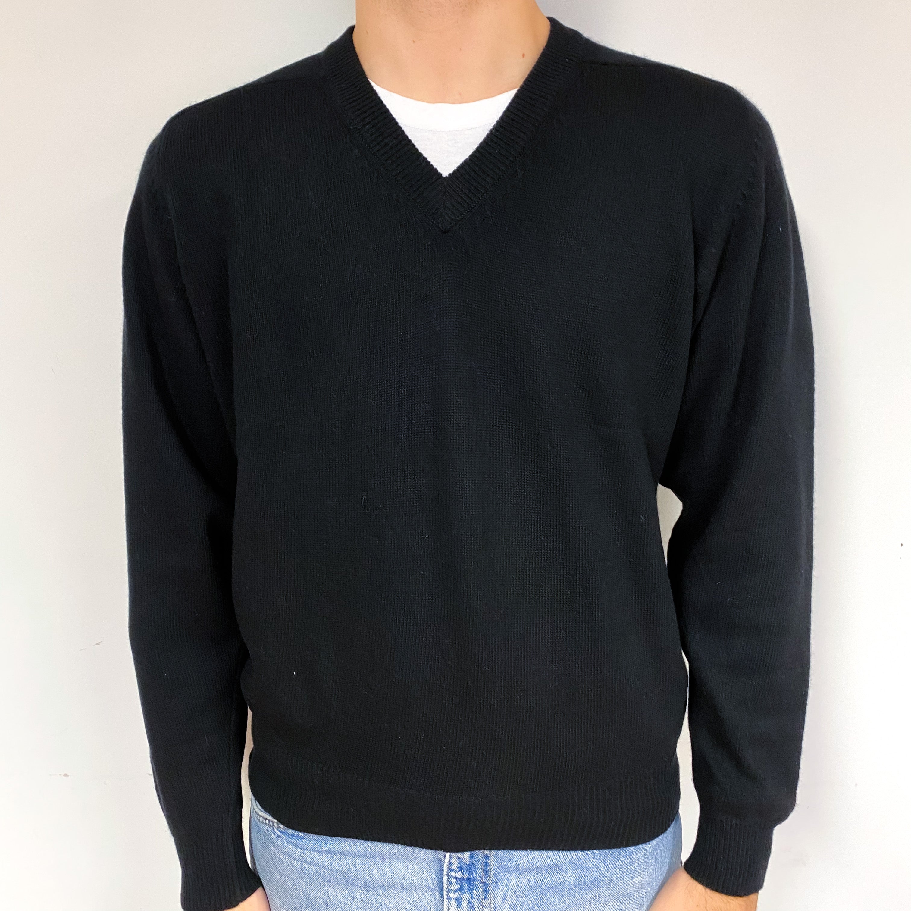 Men's Black Cashmere V-Neck Jumper Large