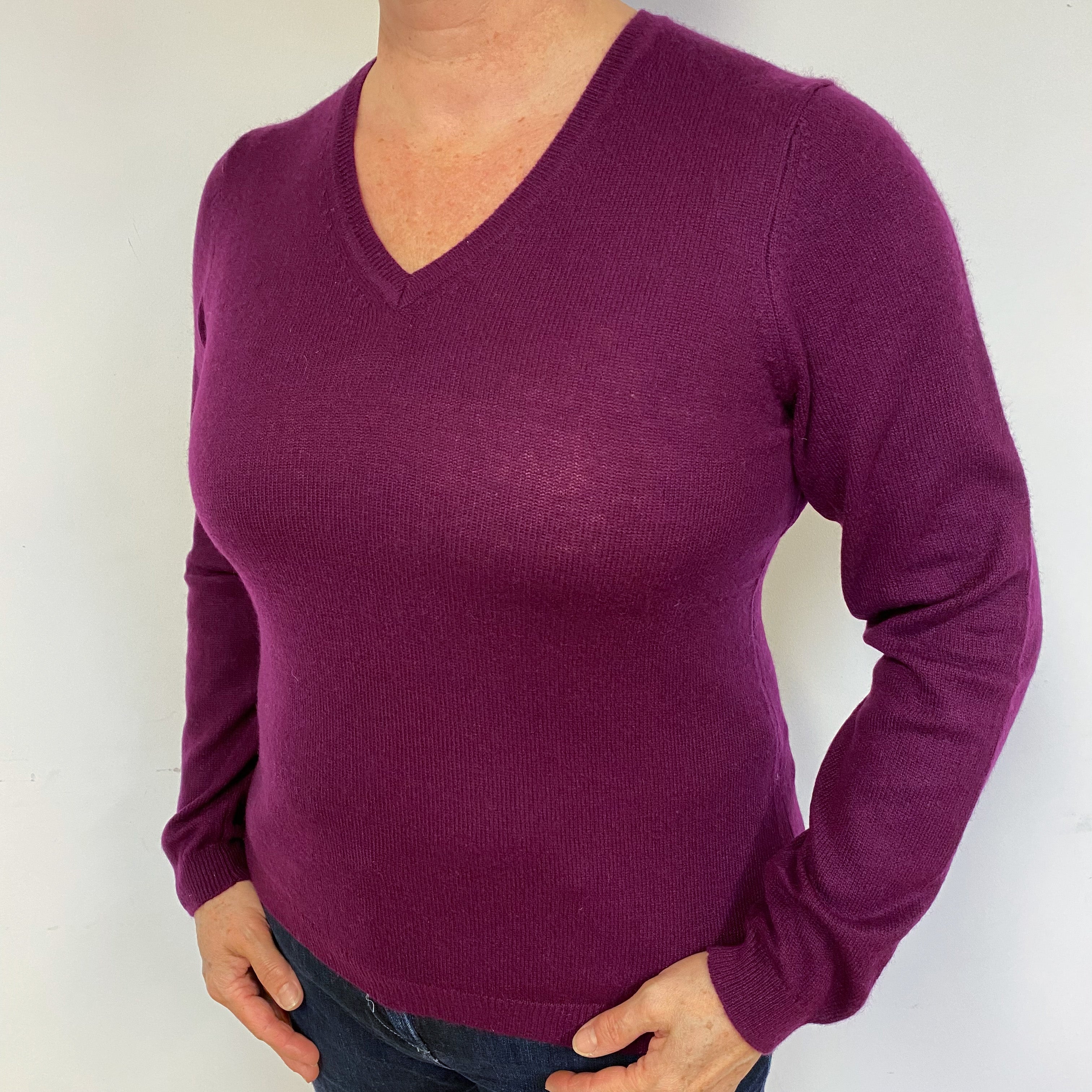 Mulberry Purple Cashmere V-Neck Jumper Large.
