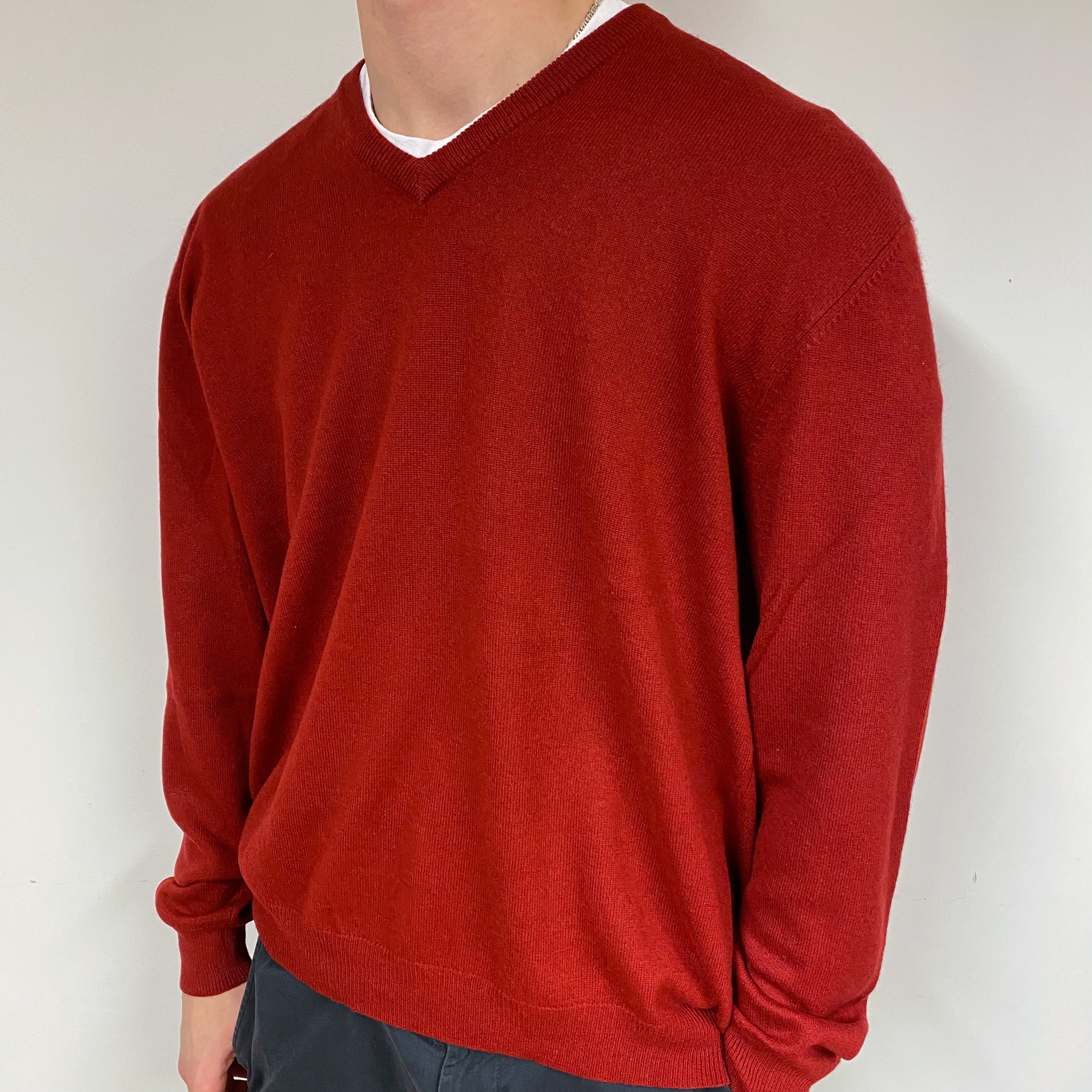 Men's Burgundy Cashmere V-Neck Jumper Large