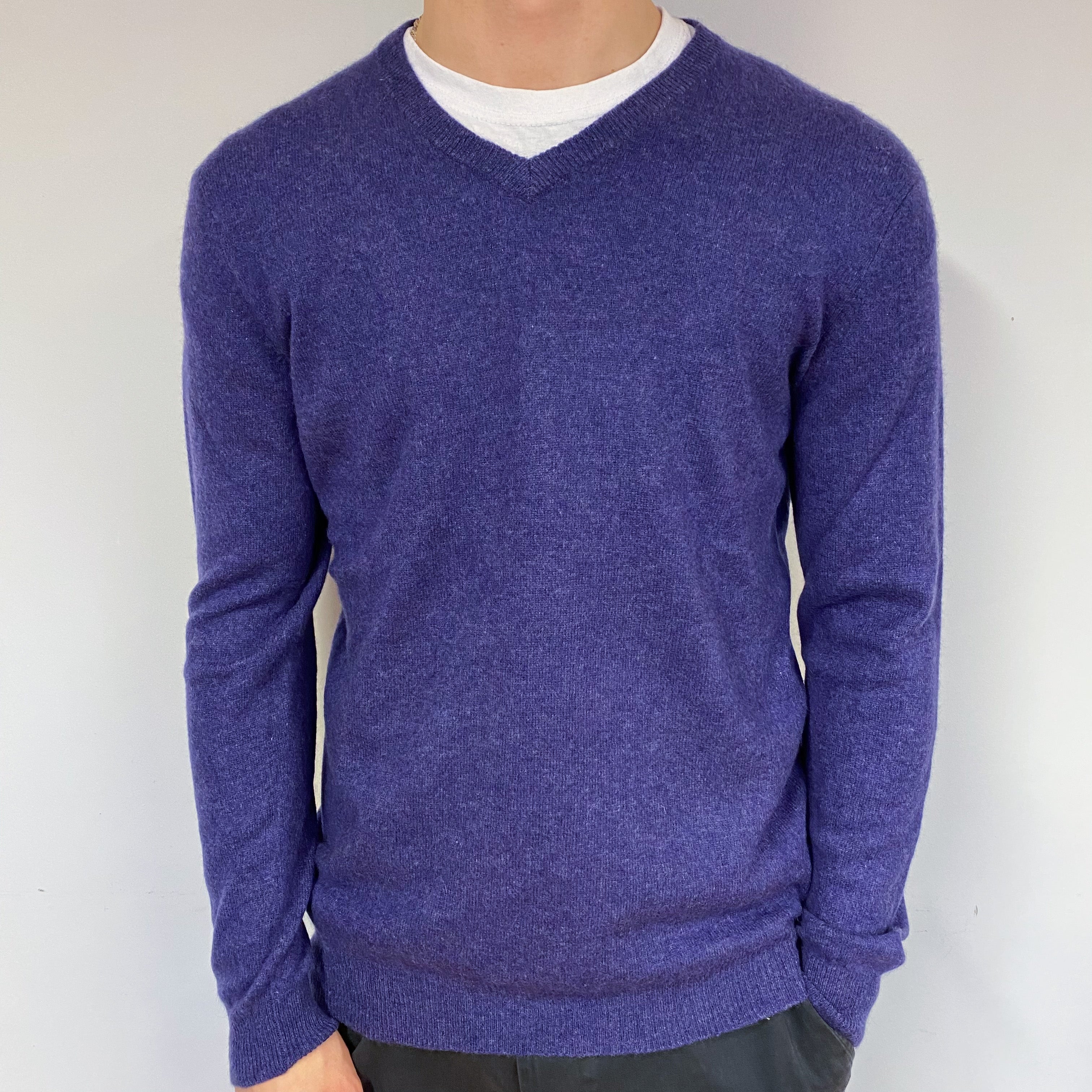 Men's Deep Purple Cashmere V-Neck Jumper Medium