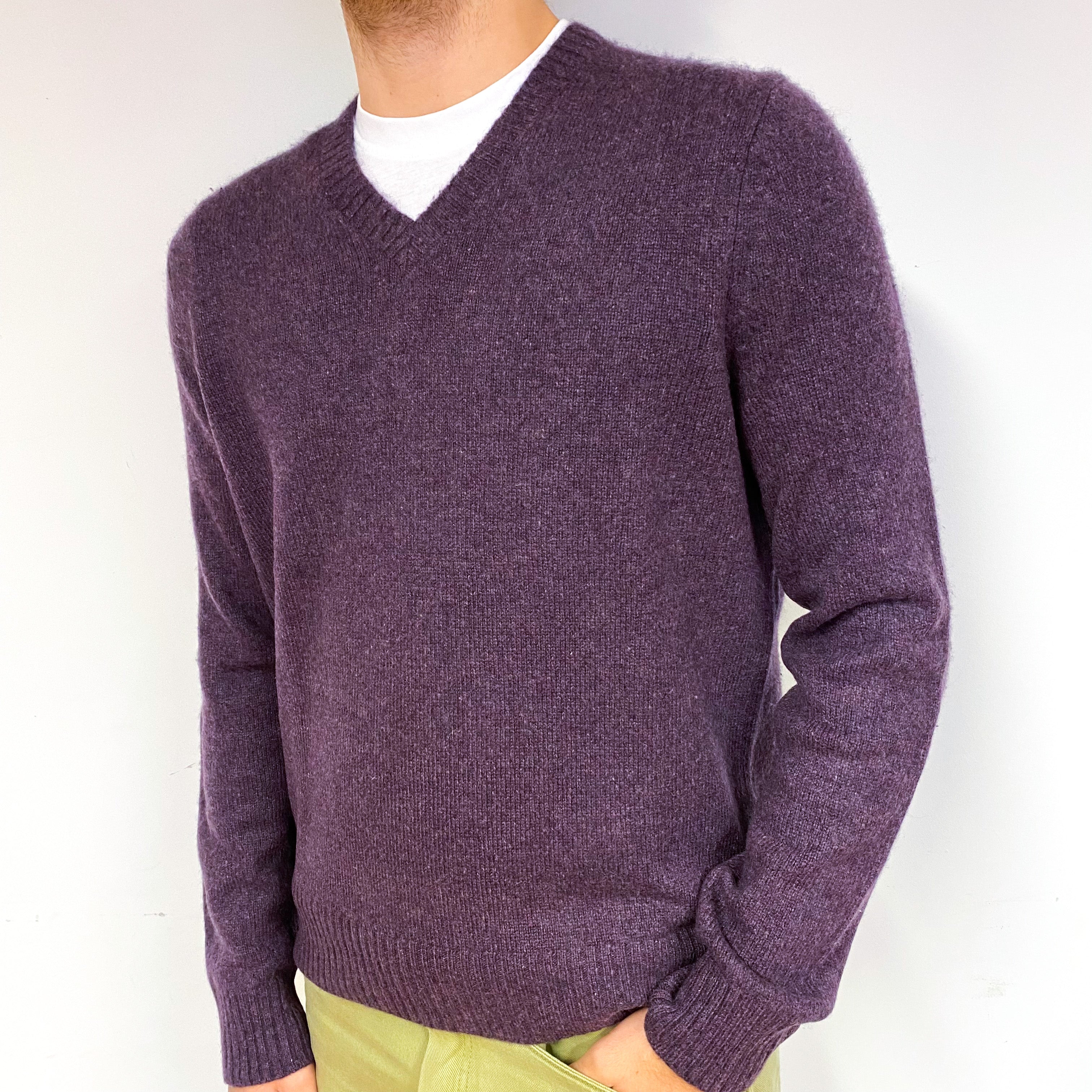 Men's Muted Purple Cashmere V-Neck Jumper Large