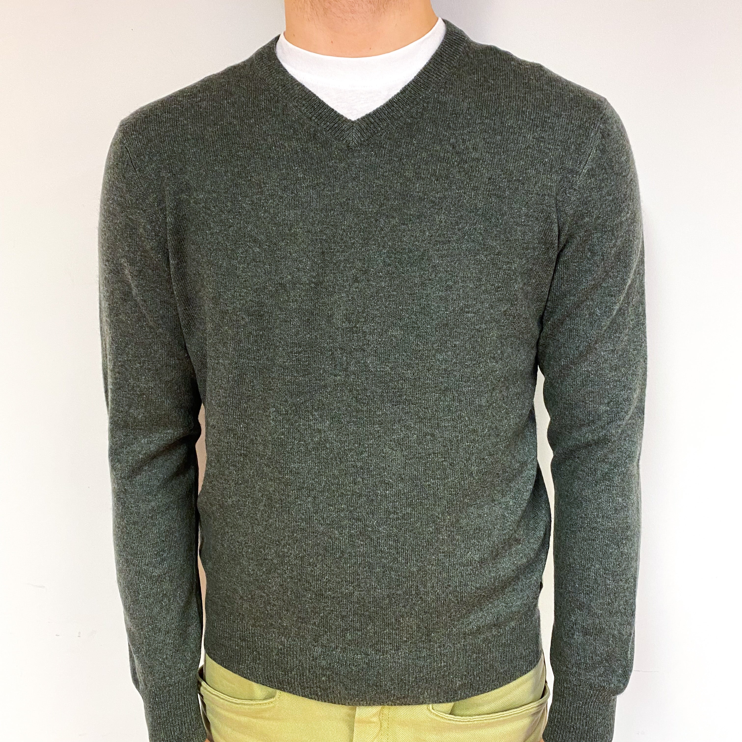 Men's Seaweed Green Cashmere V-Neck Jumper Medium