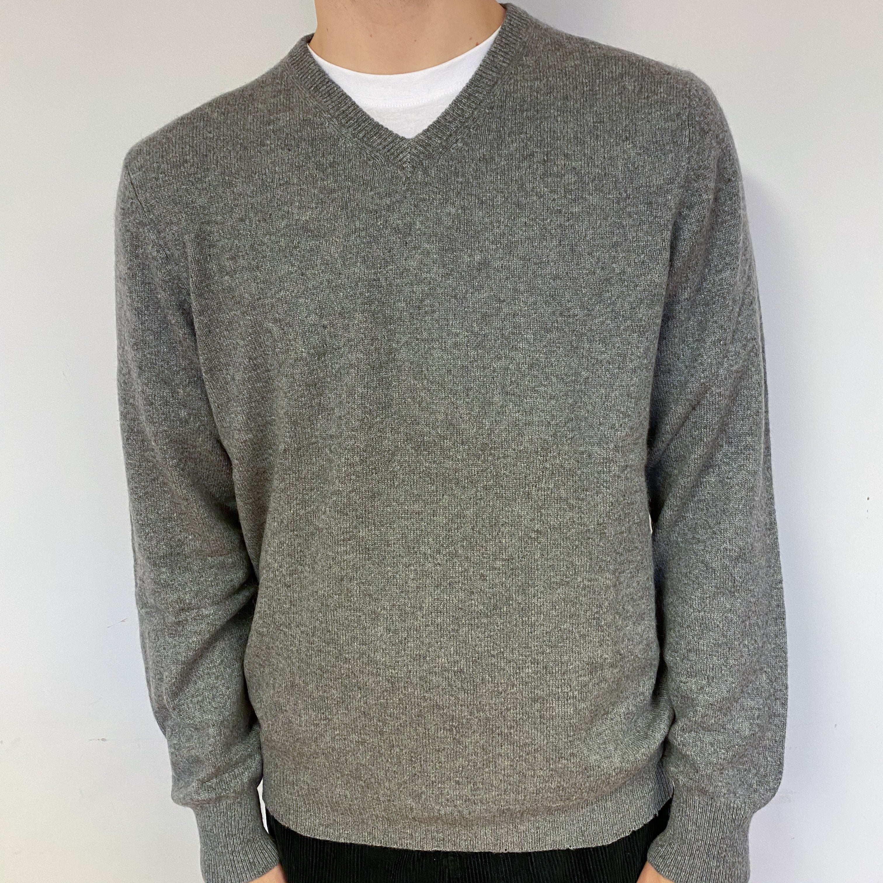 Men's Smoke Grey Cashmere V-Neck Jumper Large