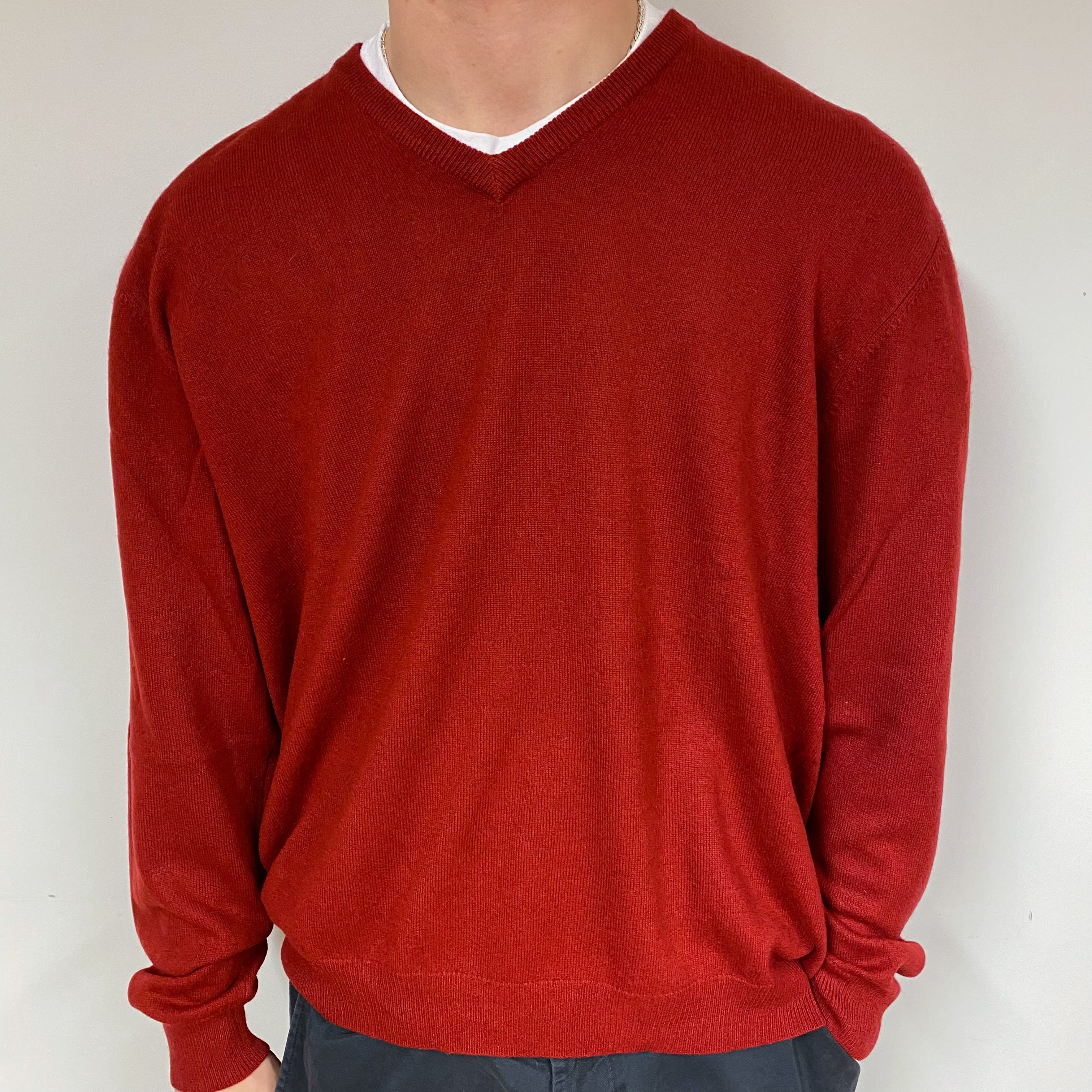Men's Burgundy Cashmere V-Neck Jumper Large