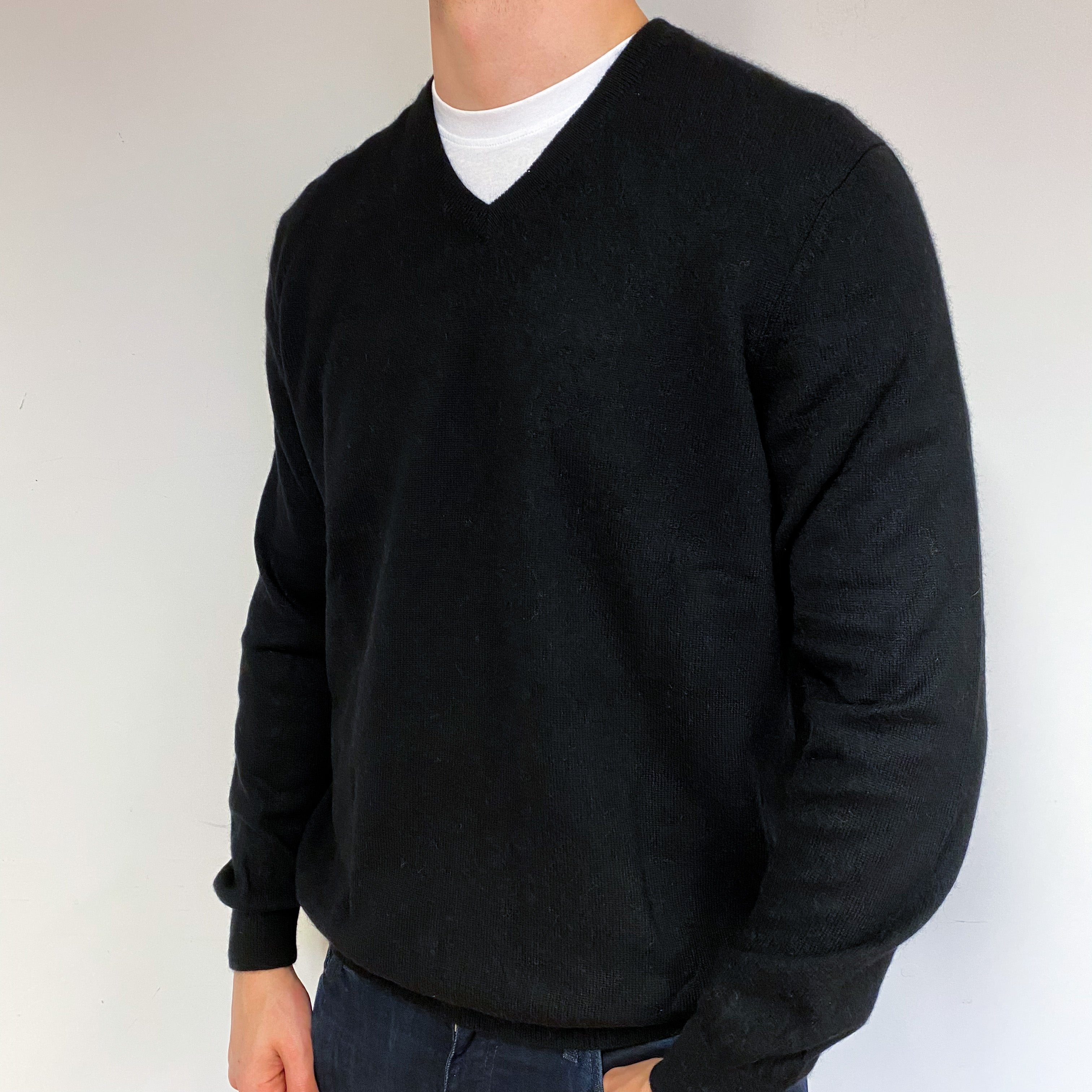 Men's Black Cashmere V-Neck Jumper Extra Large