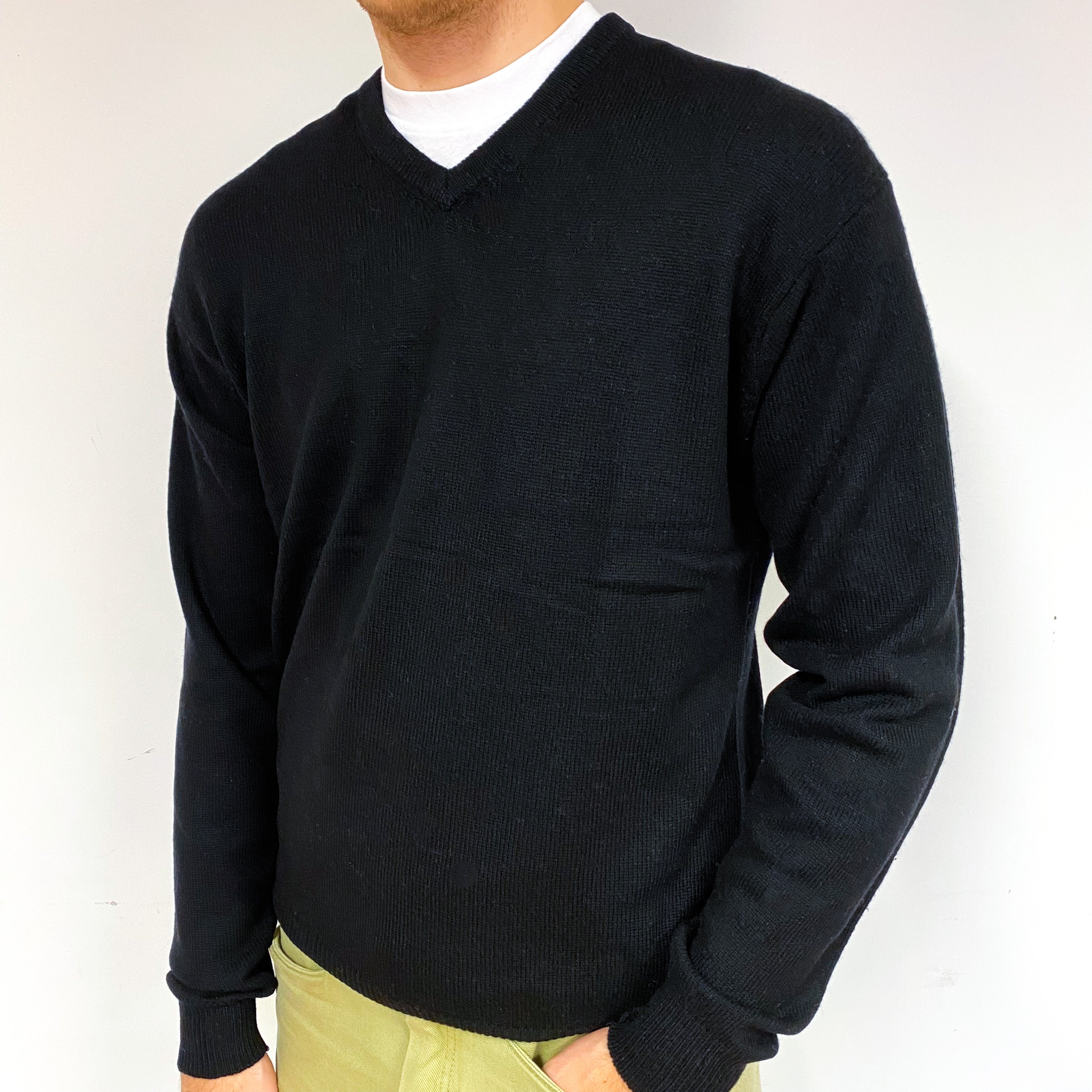 Men's Black Cashmere V-Neck Jumper Medium