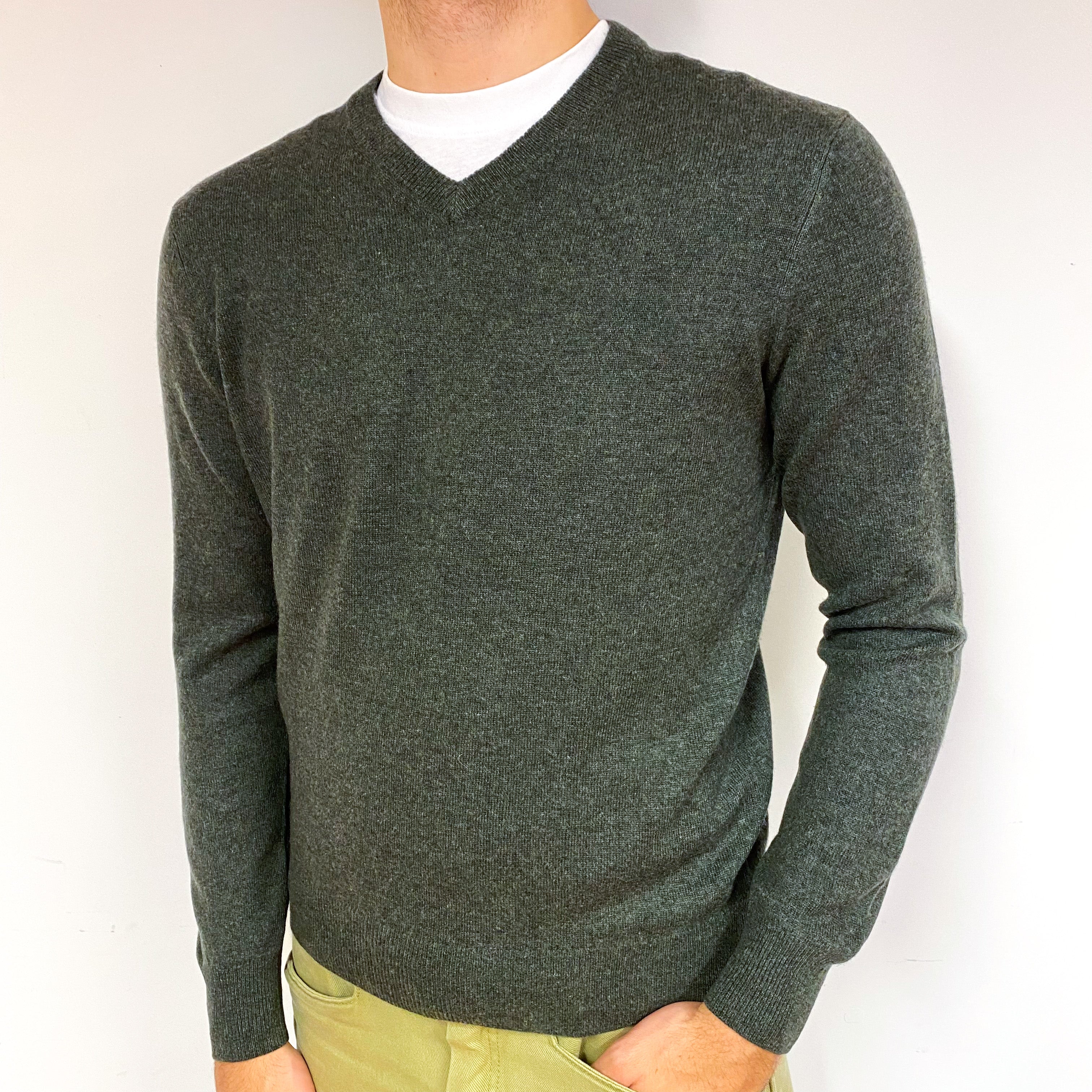 Men's Seaweed Green Cashmere V-Neck Jumper Medium